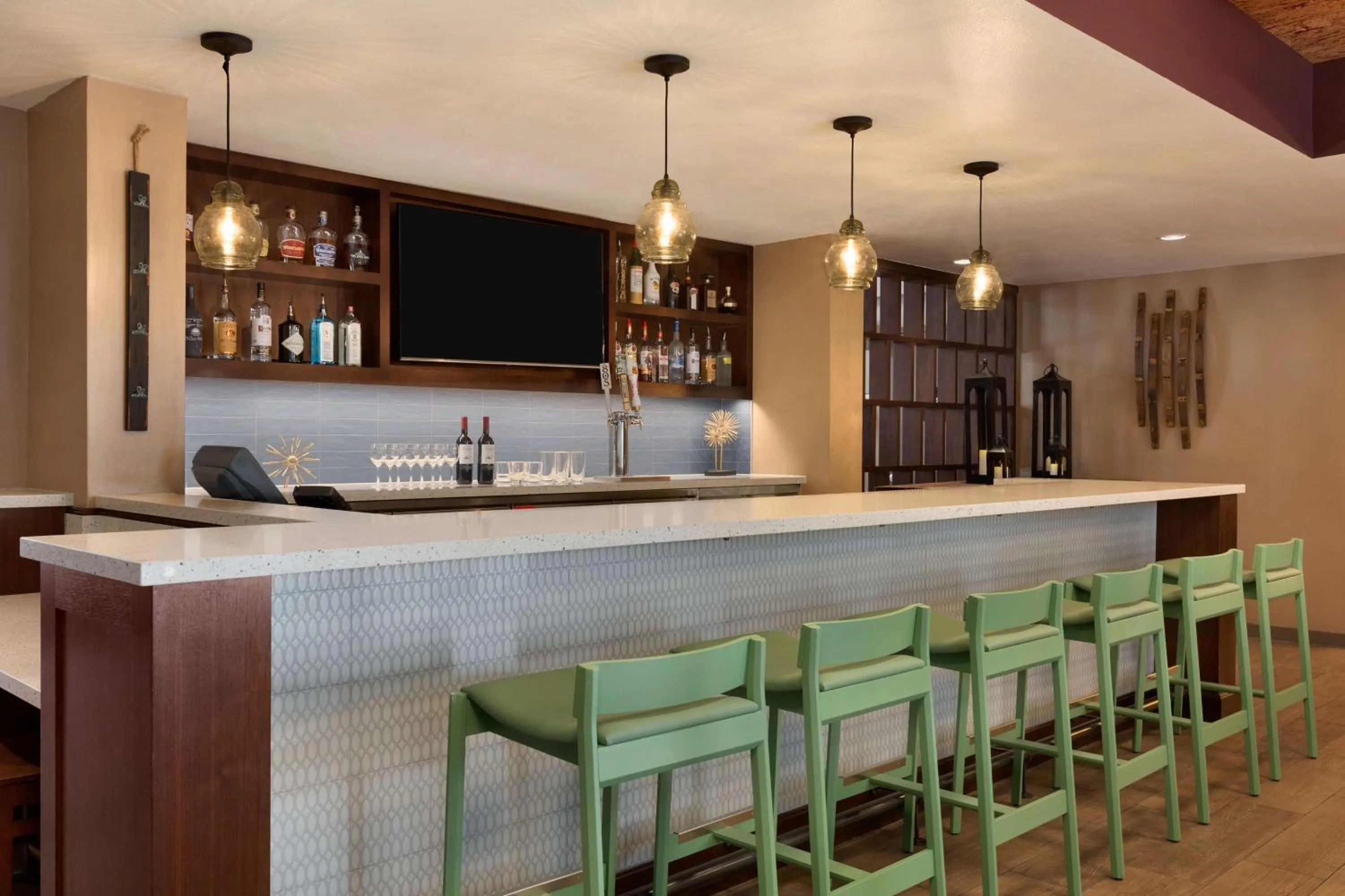 Lounge or bar in DoubleTree by Hilton Campbell - Pruneyard Plaza