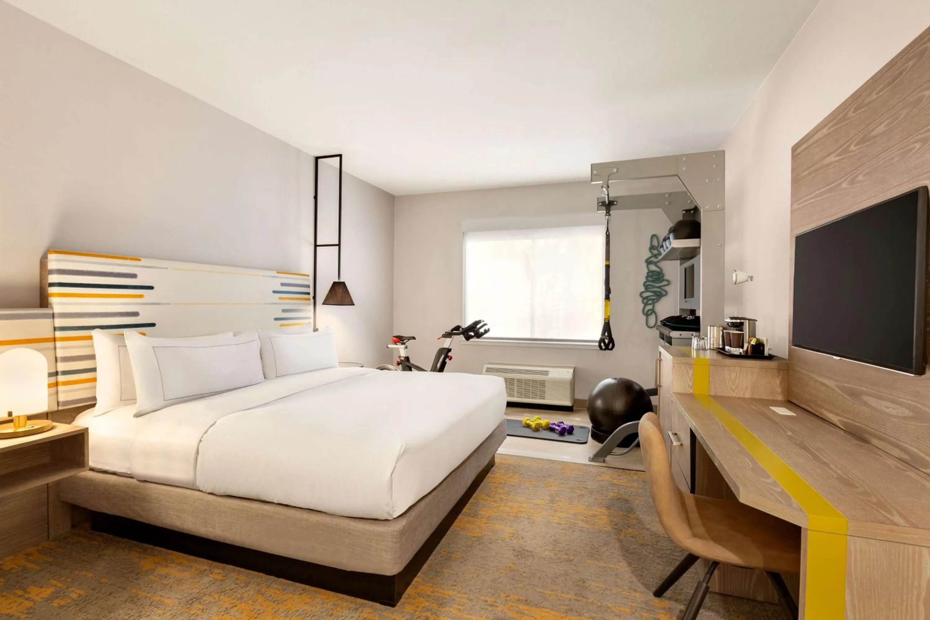 Bedroom, Bed in DoubleTree by Hilton Campbell - Pruneyard Plaza