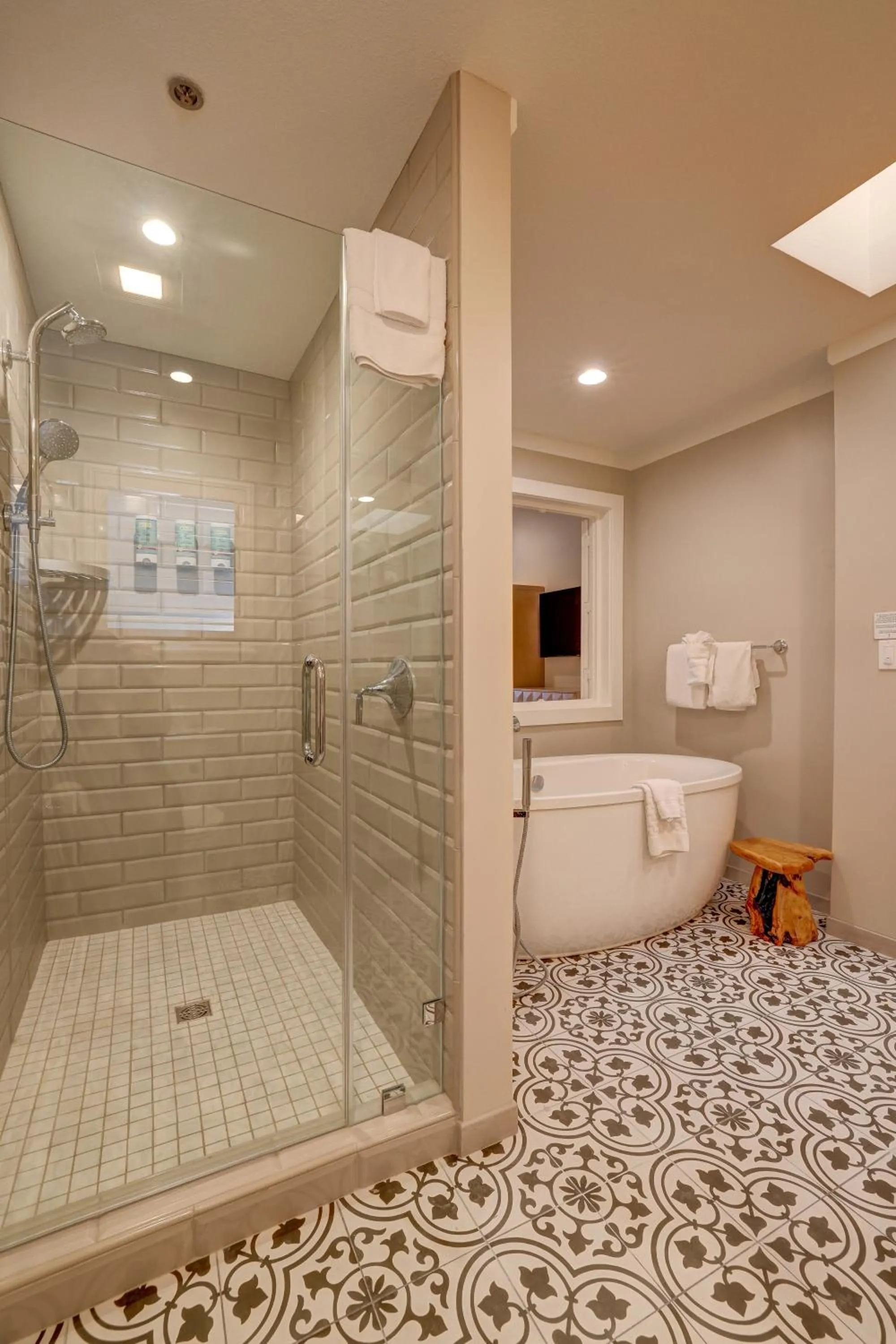 Shower in Best Western Sonoma Valley Inn & Krug Event Center