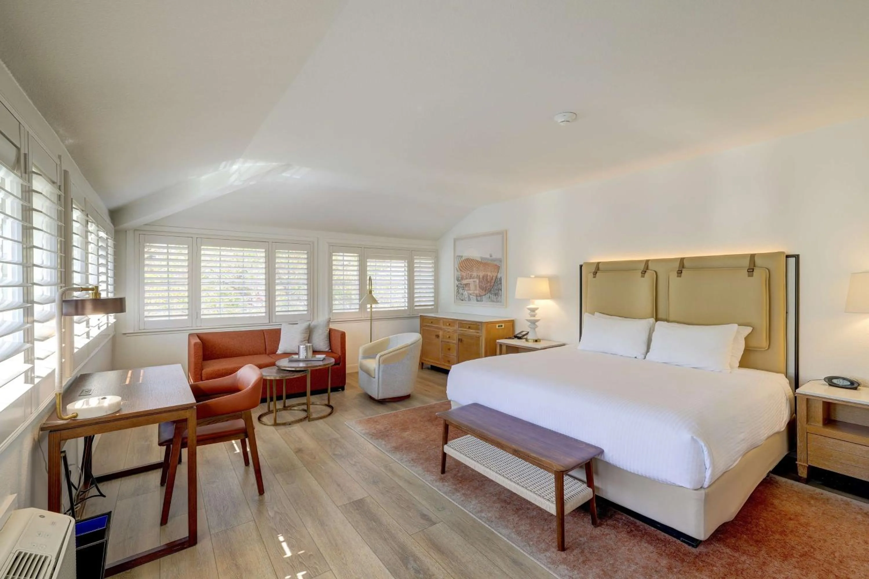 Bed in Best Western Sonoma Valley Inn & Krug Event Center