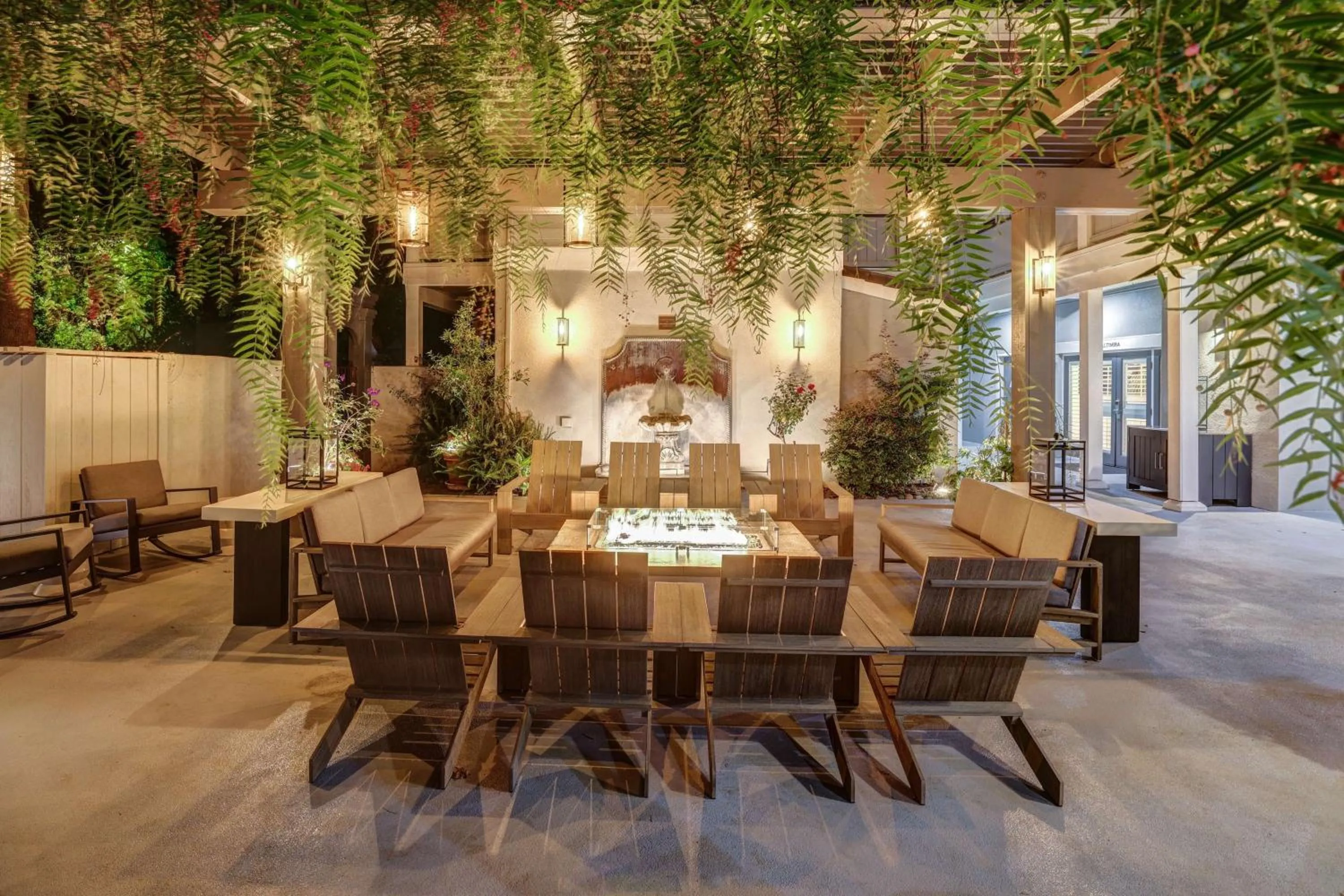 Inner courtyard view in Best Western Sonoma Valley Inn & Krug Event Center