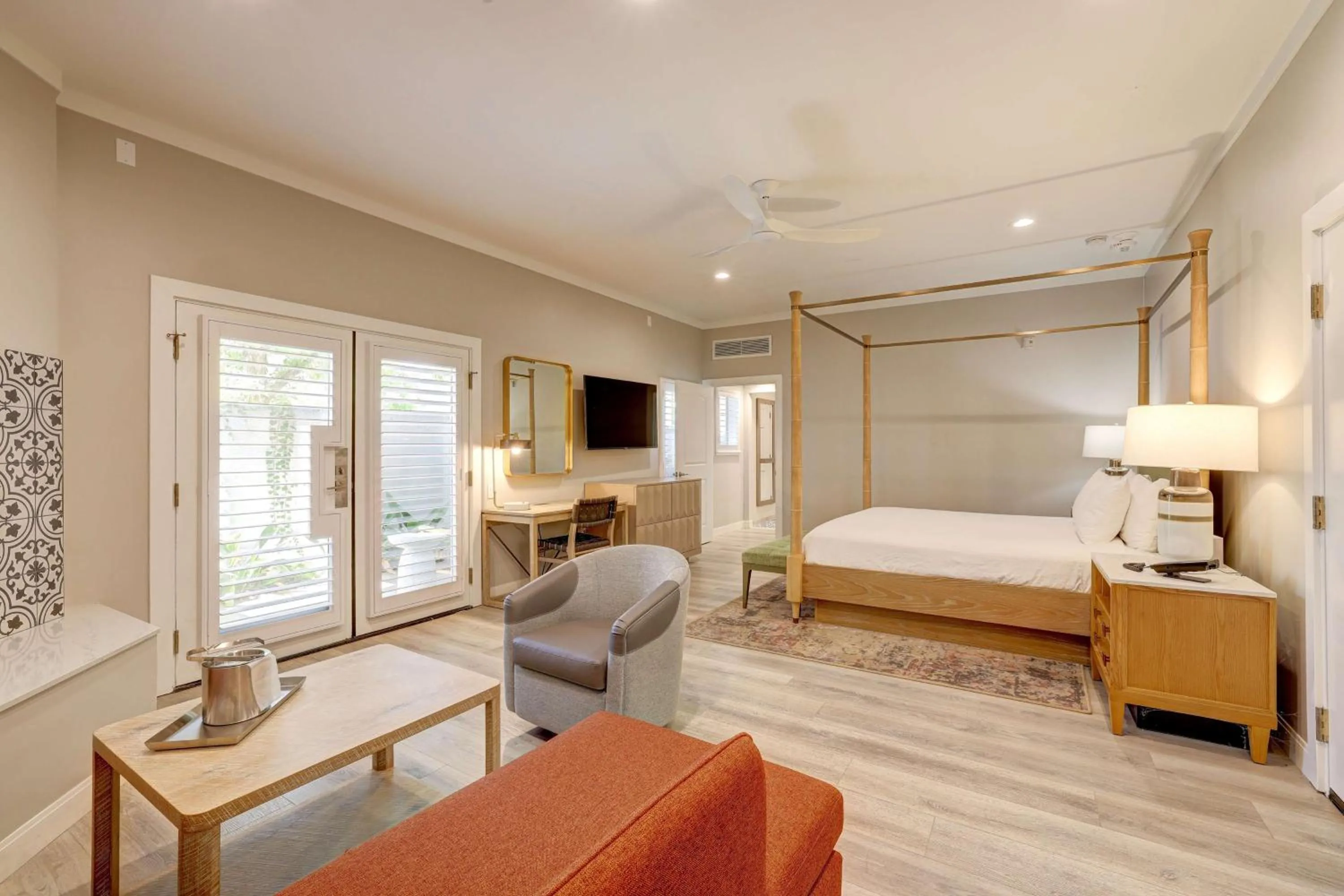 Living room, Bed in Best Western Sonoma Valley Inn & Krug Event Center