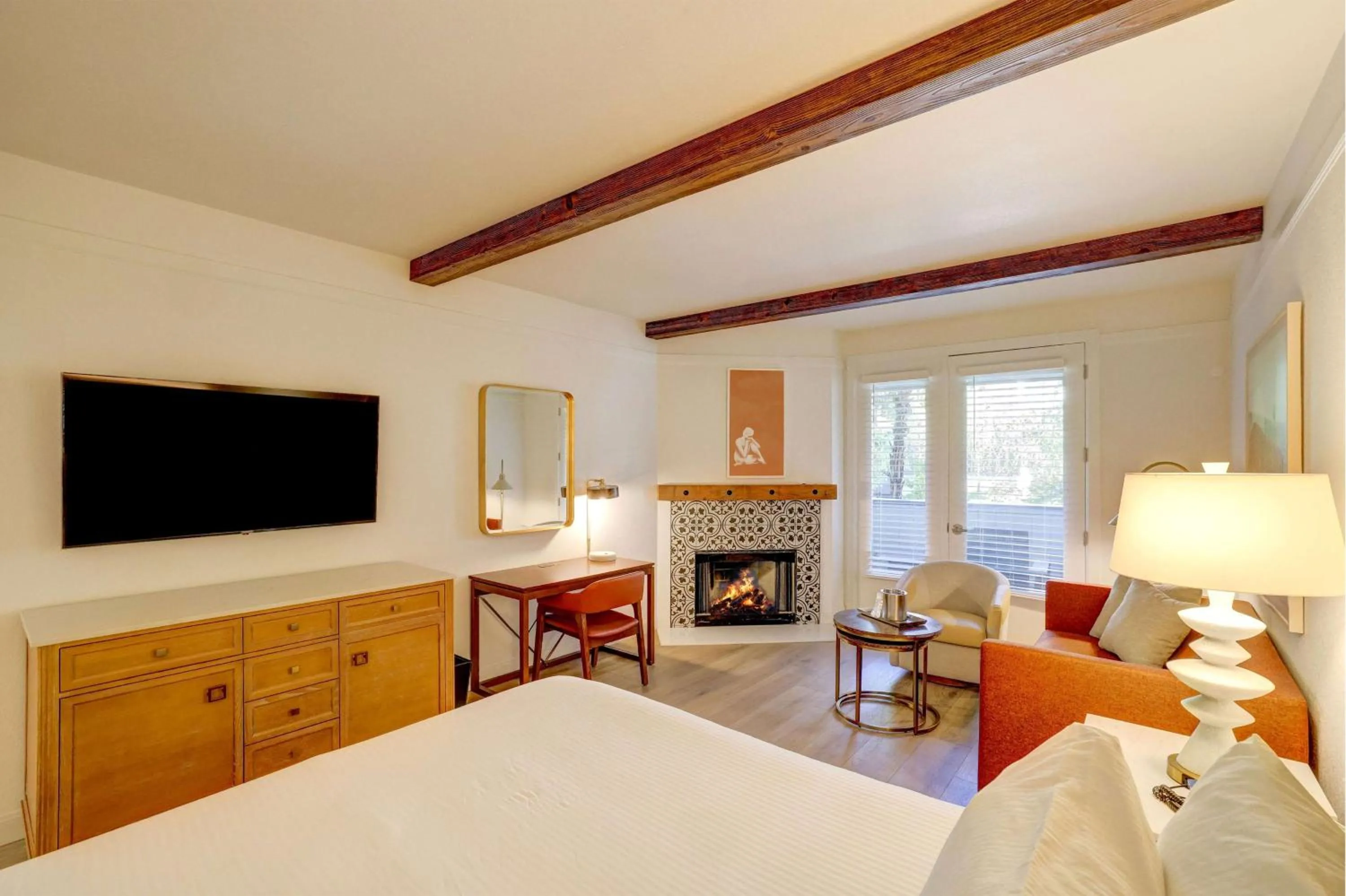 Living room, Bed in Best Western Sonoma Valley Inn & Krug Event Center