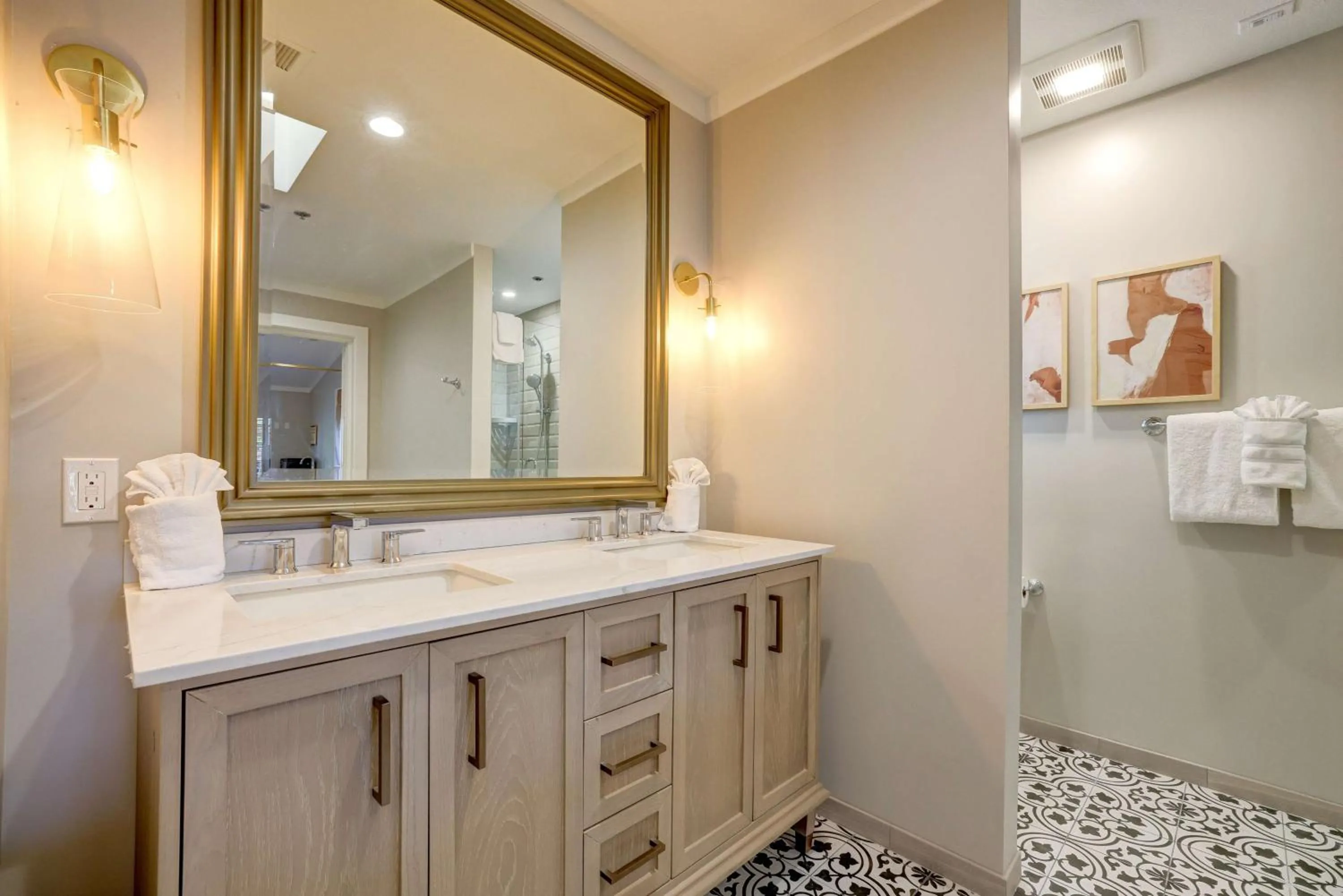 Bathroom in Best Western Sonoma Valley Inn & Krug Event Center