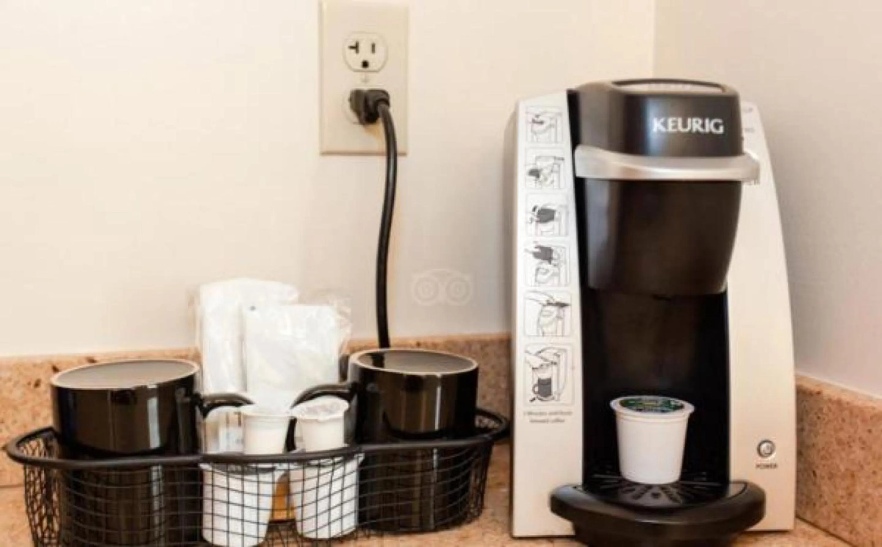 Coffee/tea facilities in Casa Munras Garden Hotel & Spa