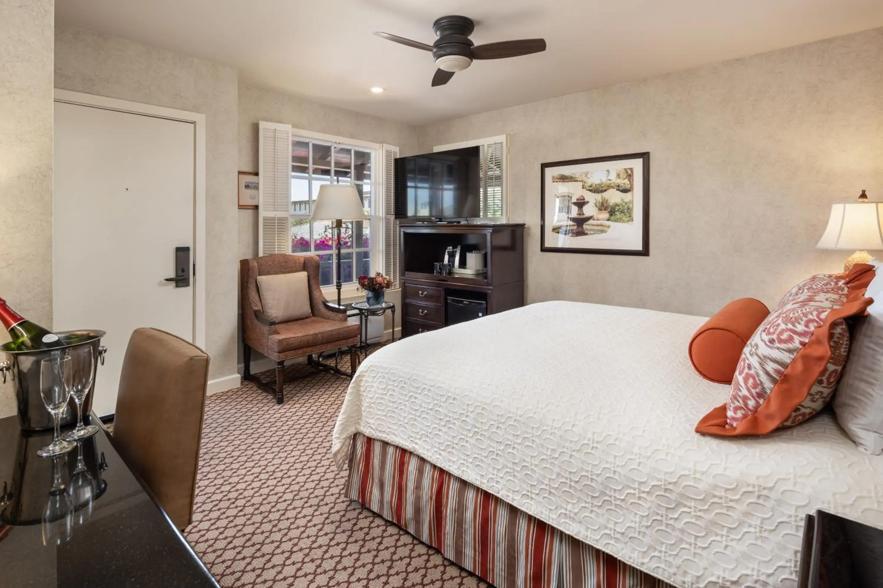 Traditional King Room in Casa Munras Garden Hotel & Spa Traditional King Room in Casa Munras Garden Hotel & Spa