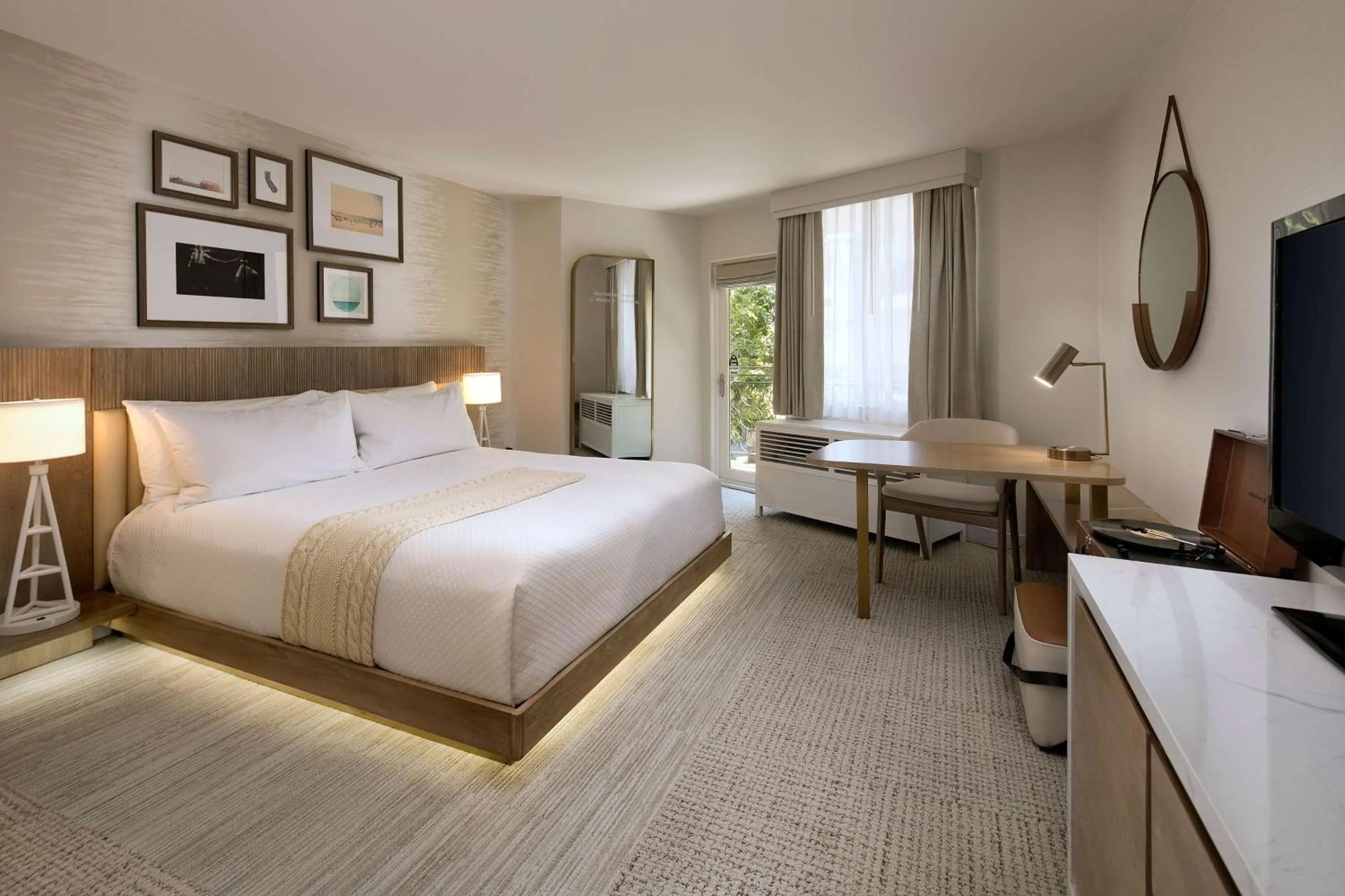 Bedroom, Bed in The Belamar Hotel Manhattan Beach, Tapestry by Hilton