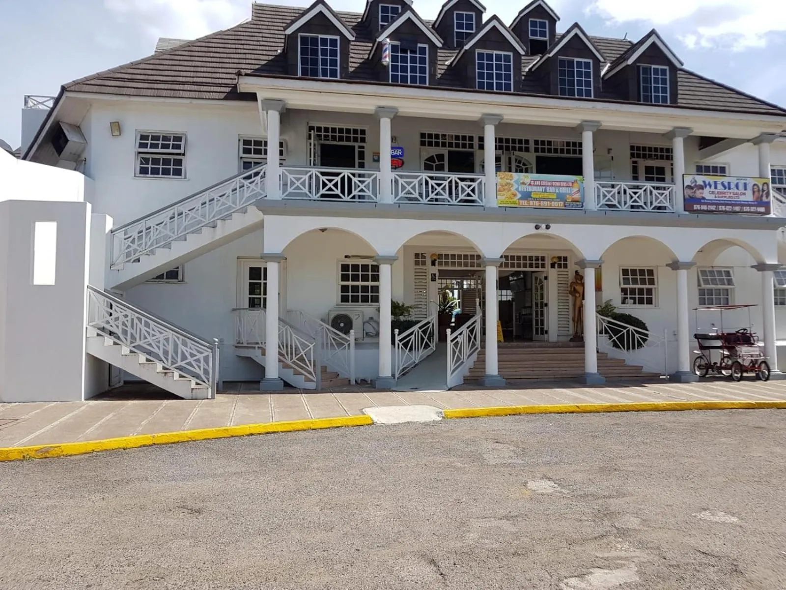 Facade/entrance in Almond Grove at Sand Castle