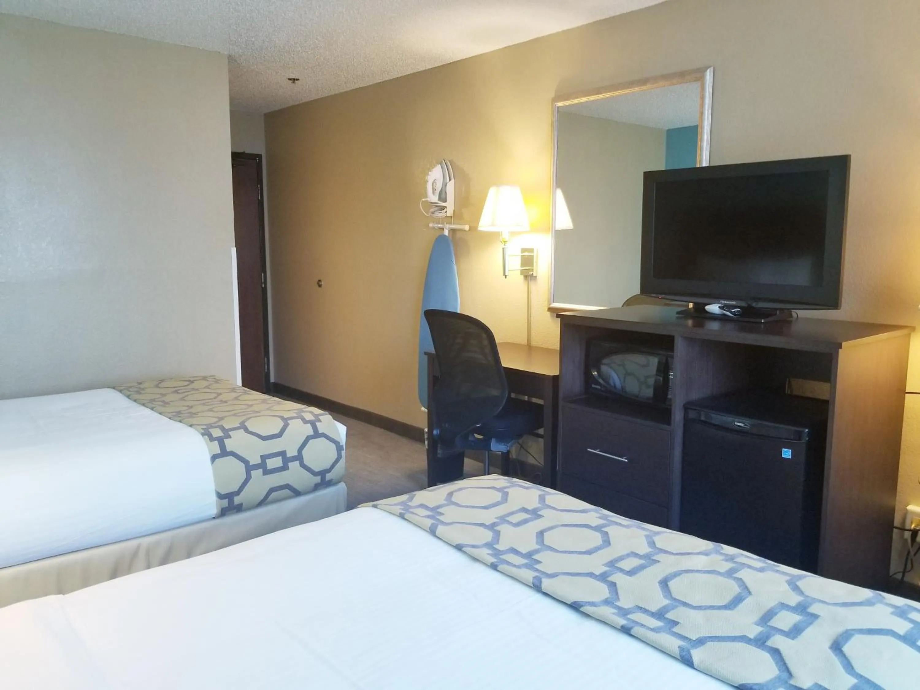 Bed in Baymont Inn & Suites by Wyndham Huber Heights Dayton Northeast