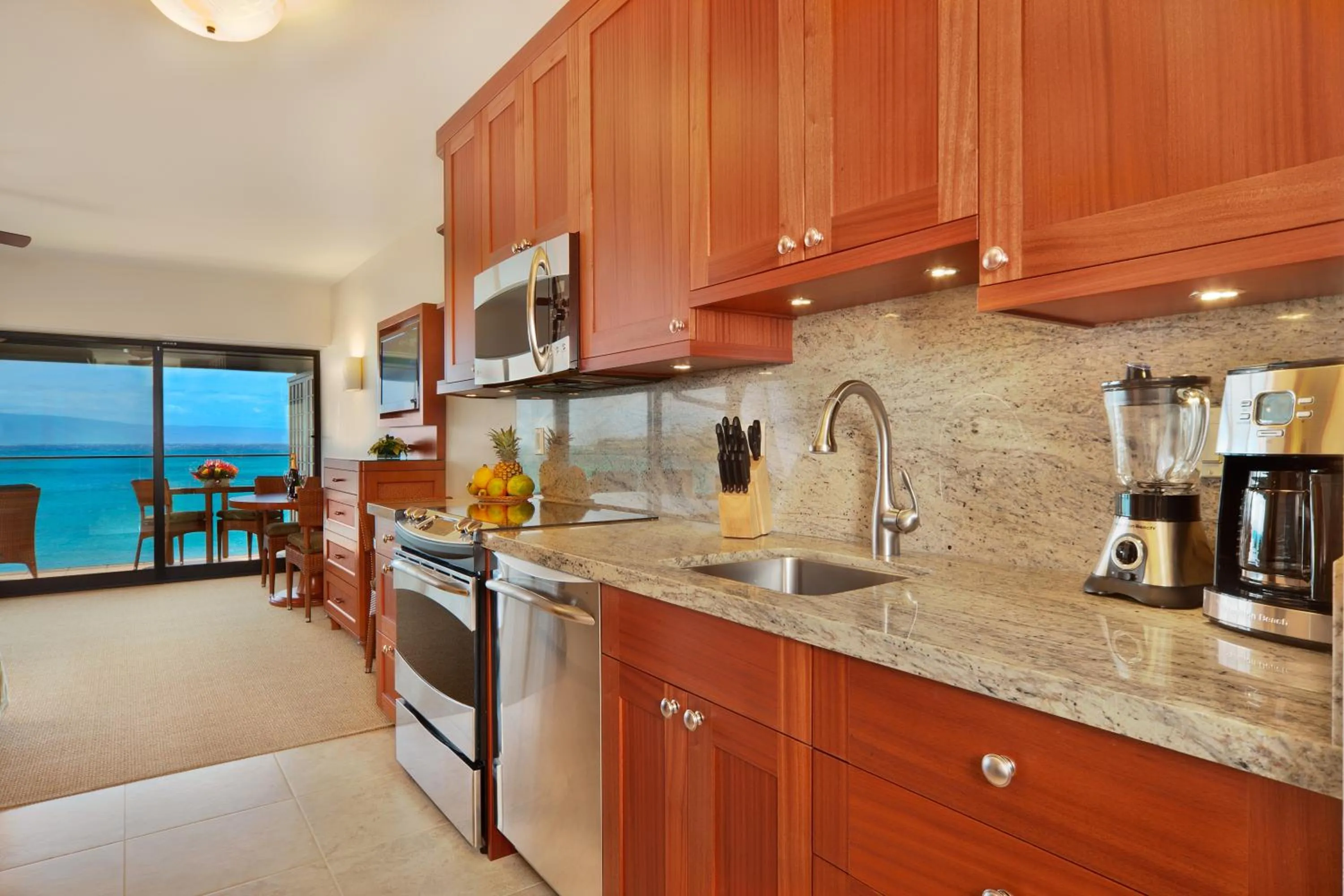 Kitchen or kitchenette in Napili Kai Beach Resort