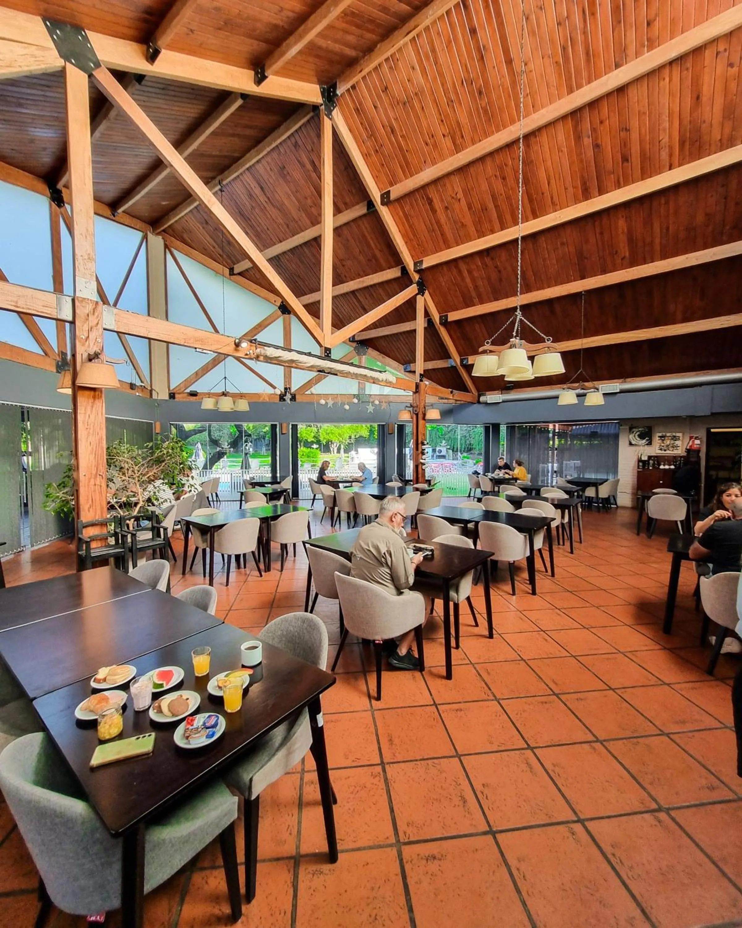 Restaurant/places to eat in Howard Johnson Hotel & Spa Villa General Belgrano