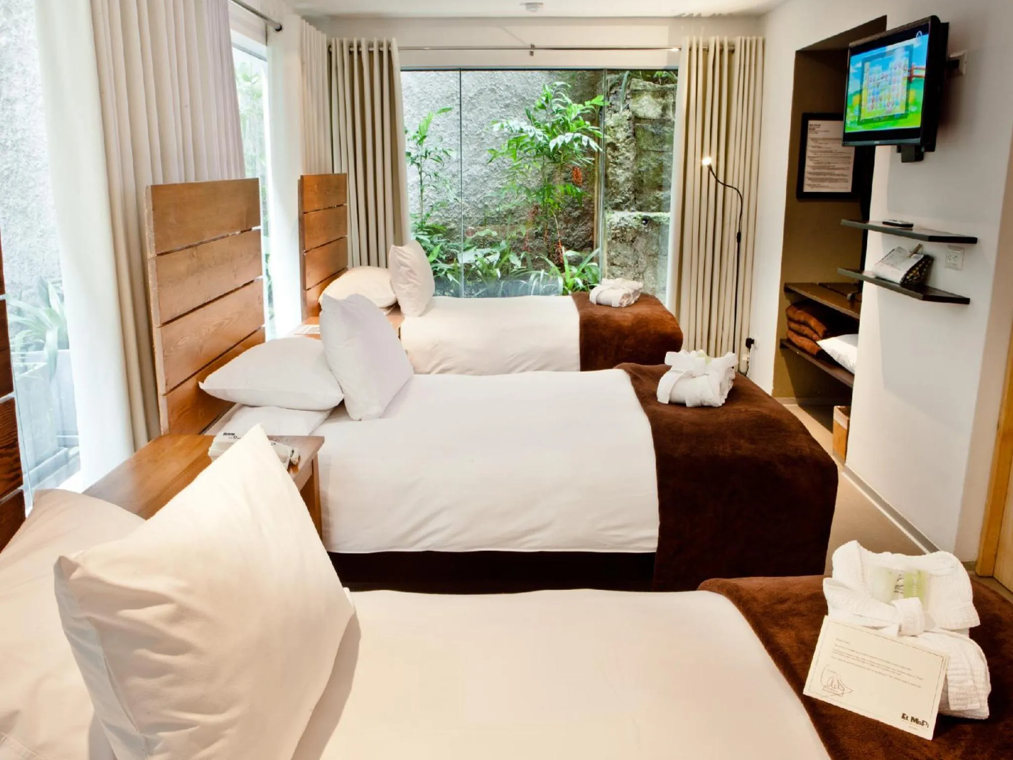 Photo of the whole room, Bed in El MaPi by Inkaterra