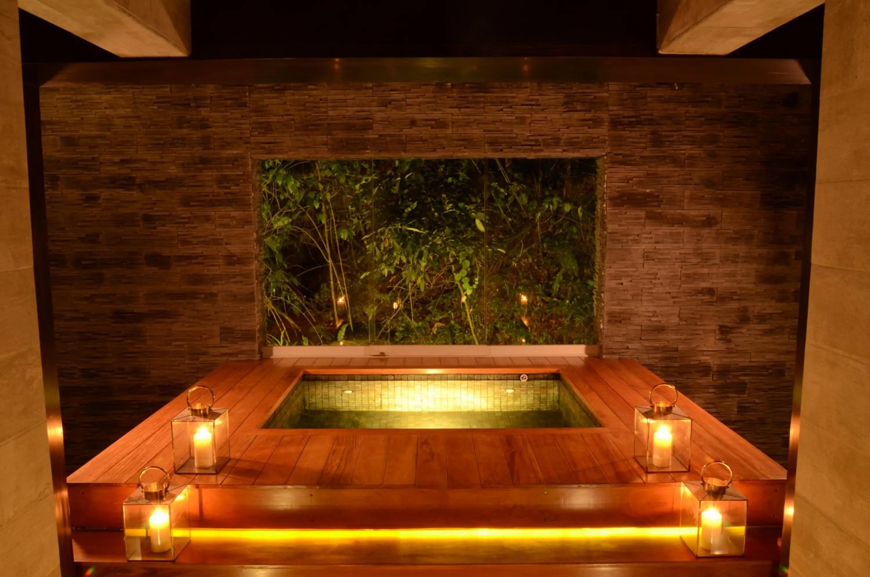 Hot Tub in El MaPi by Inkaterra