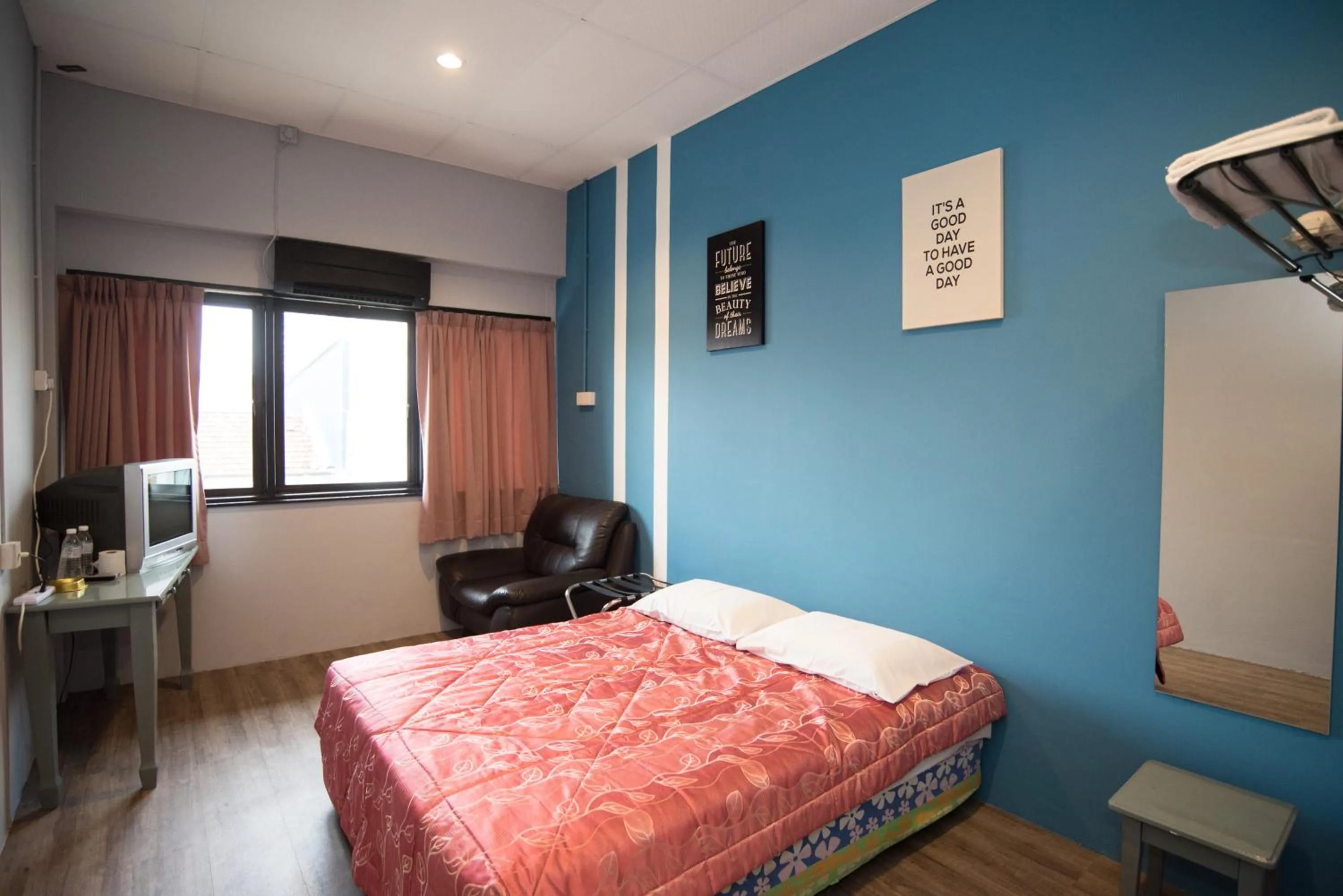 Bed in Ipoh Sakura Hotel