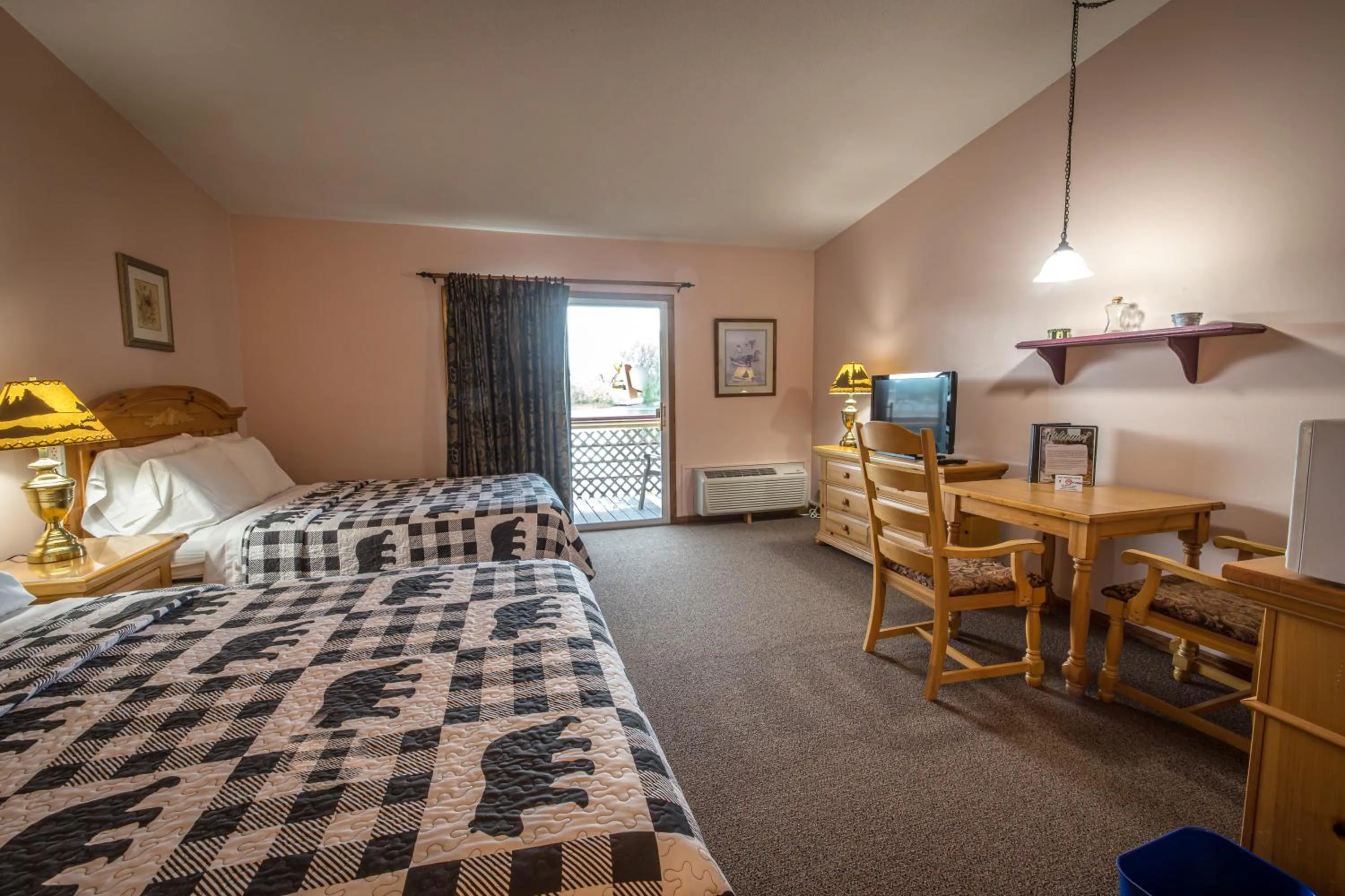 Photo of the whole room, Bed in Riverside Motel