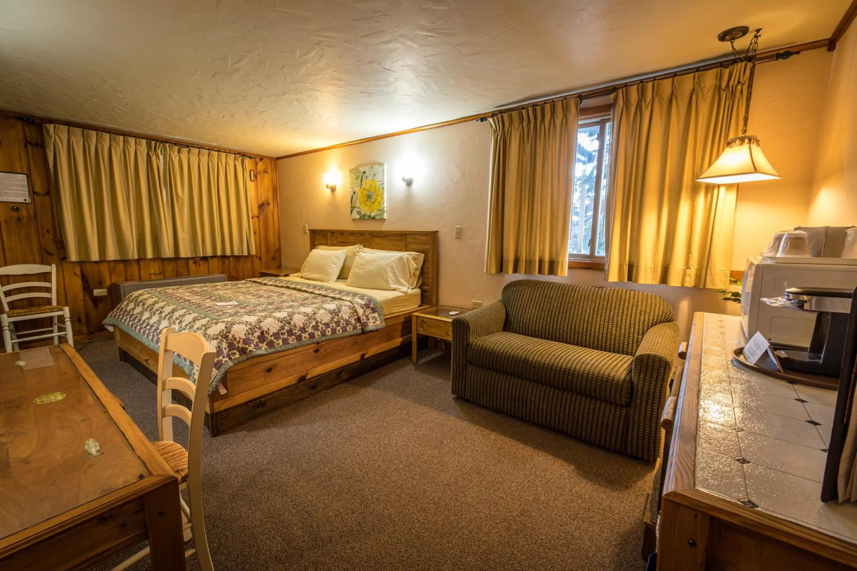 Bed in Riverside Motel