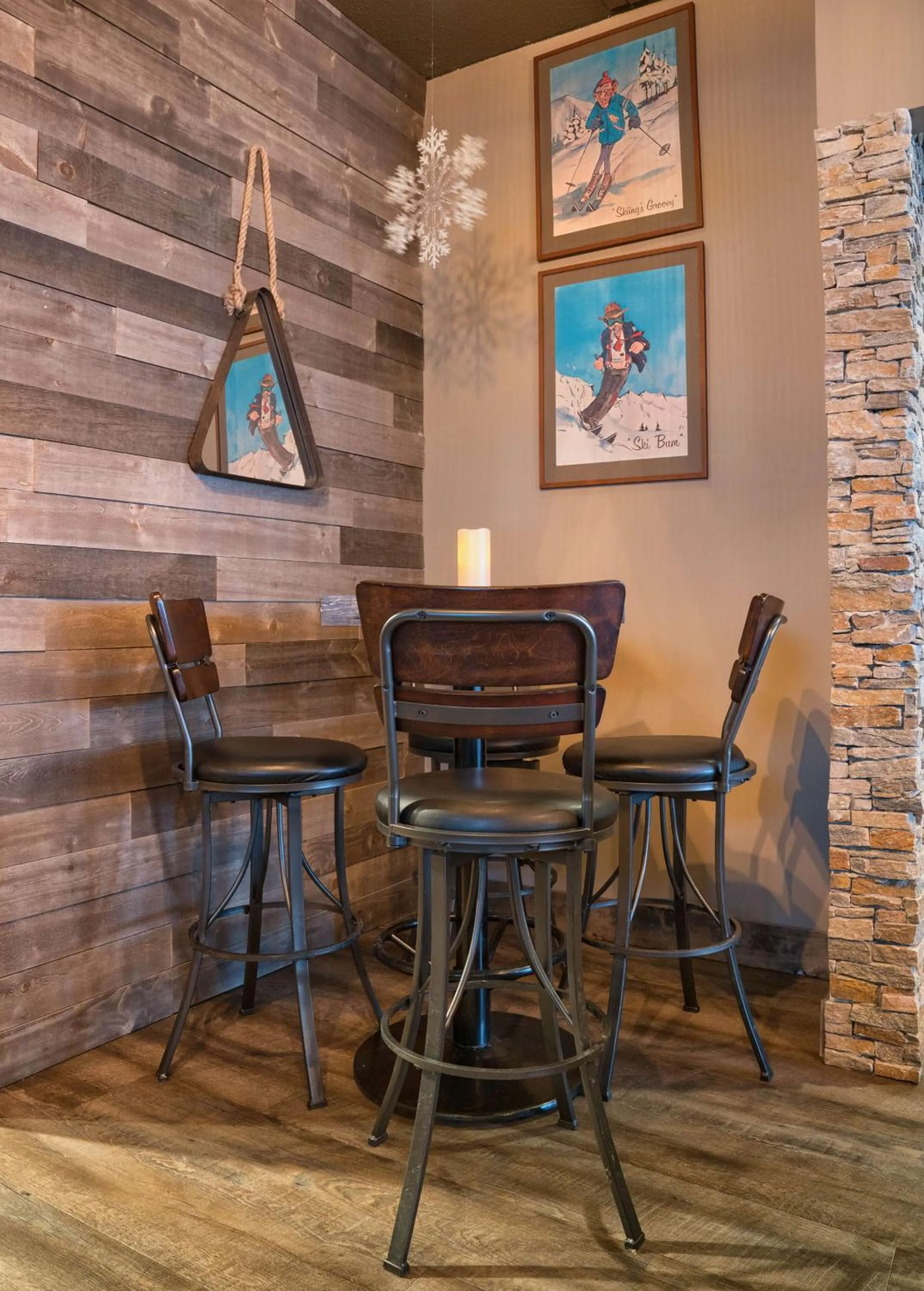 Lounge or bar in Prestige Mountain Resort Rossland