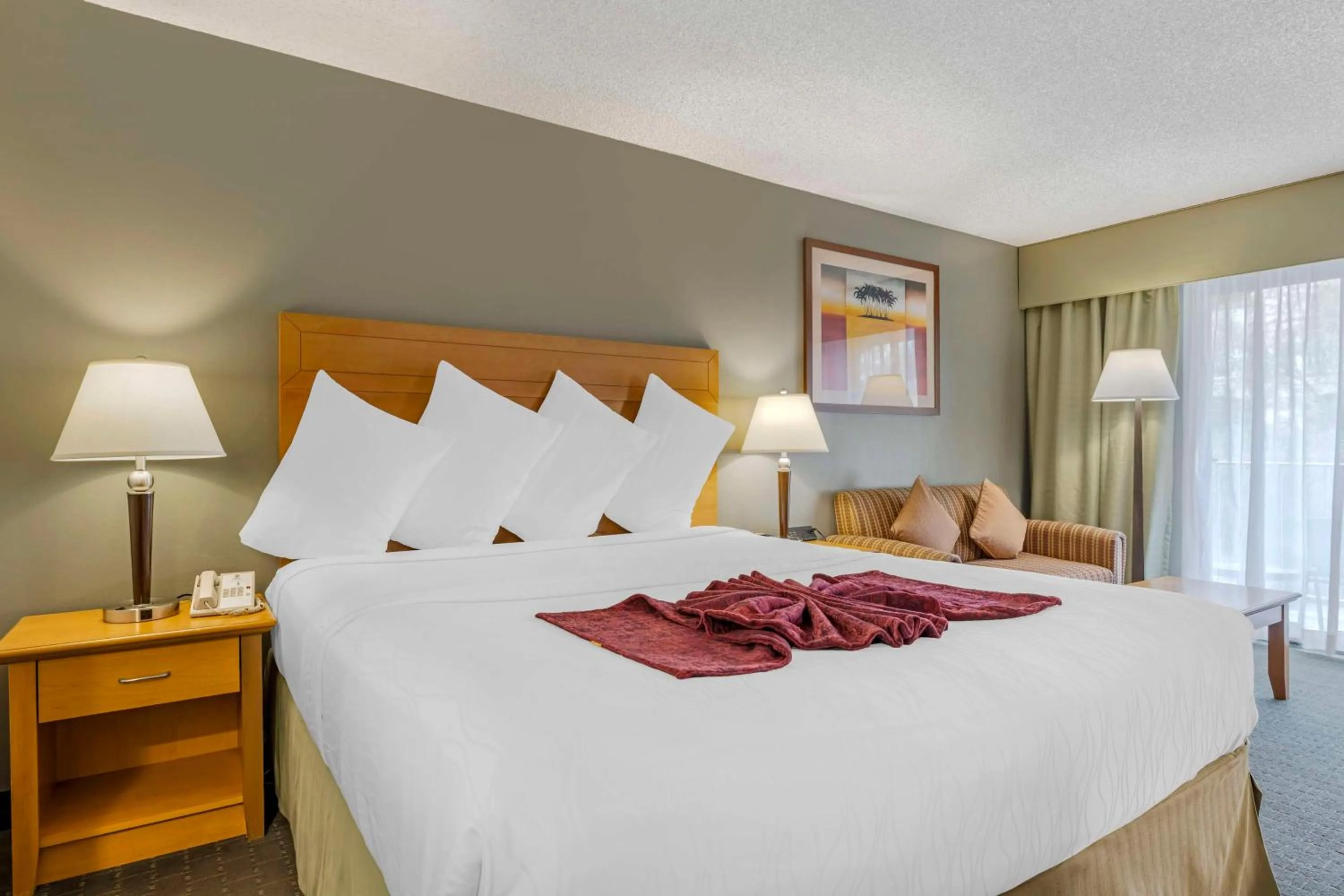 Bedroom, Bed in Best Western Plus Palm Desert Resort