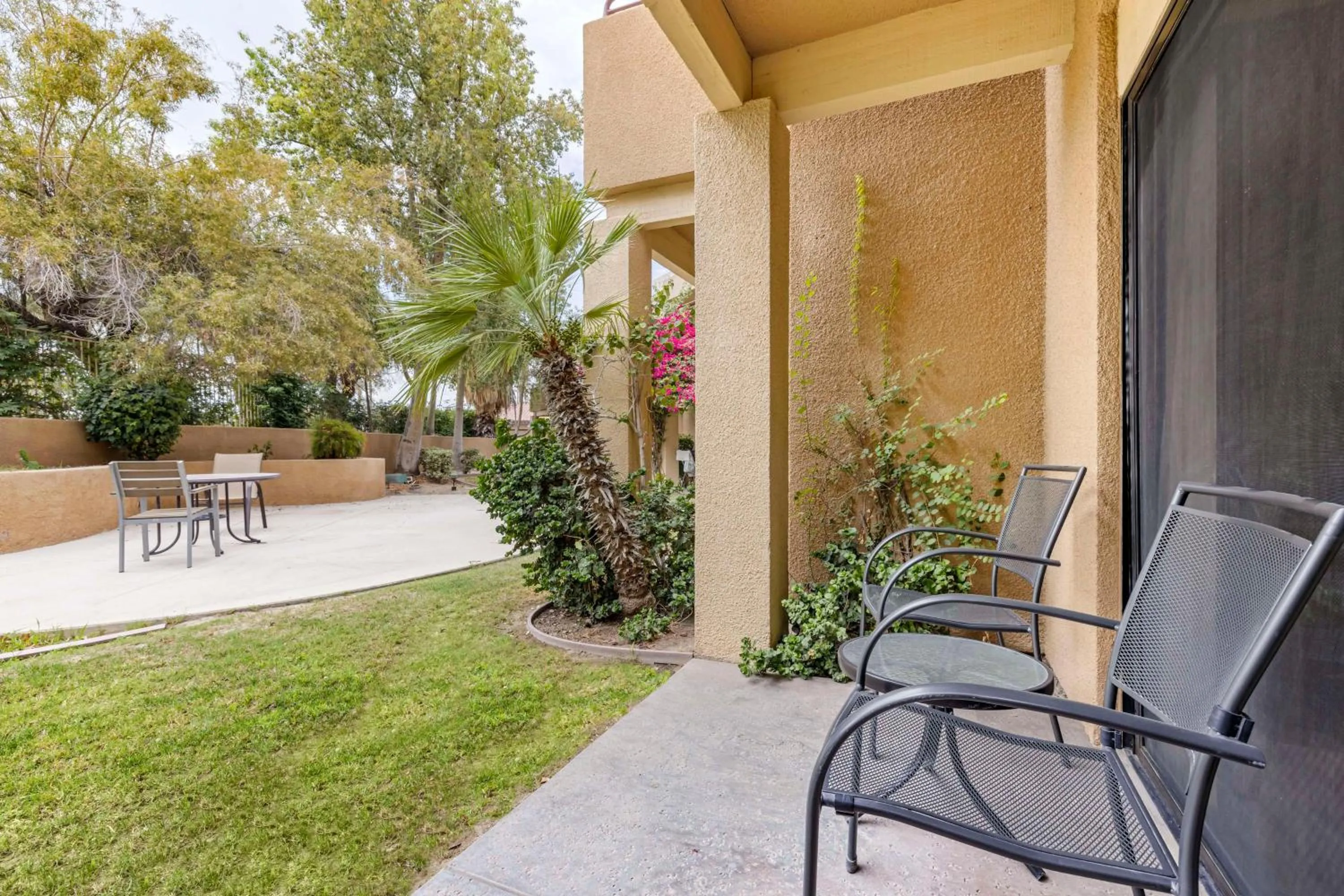 Photo of the whole room in Best Western Plus Palm Desert Resort