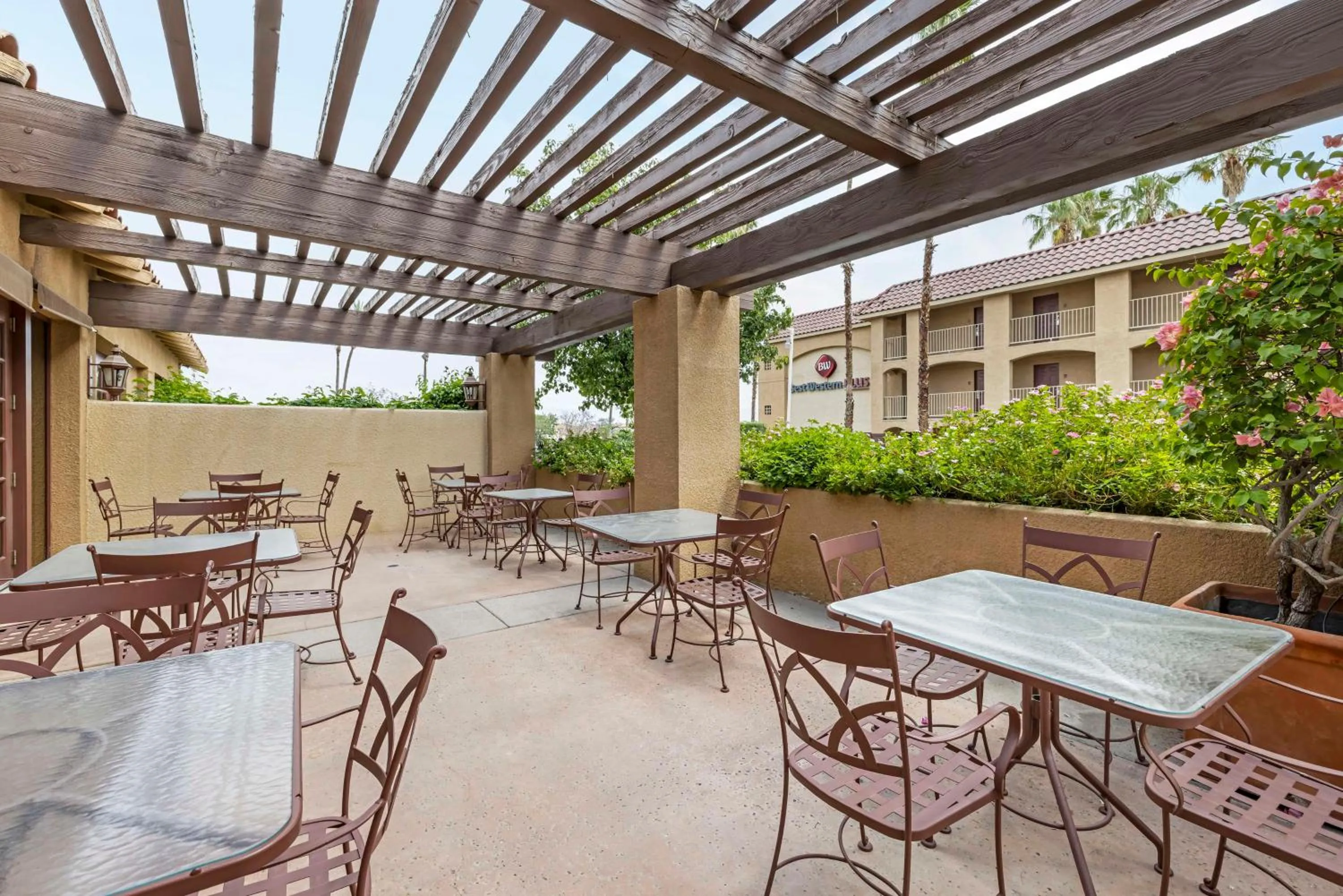 Property building in Best Western Plus Palm Desert Resort
