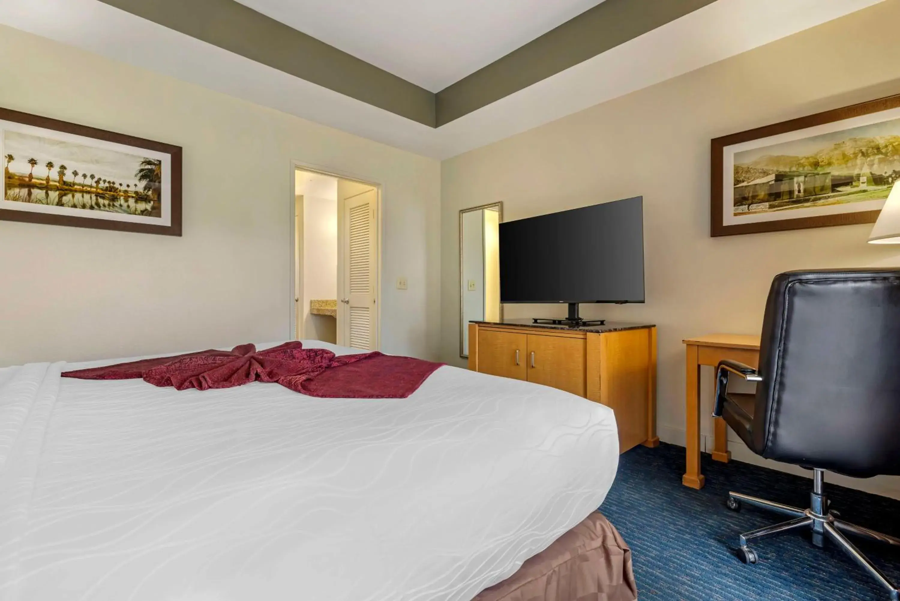 King Suite - Non-Smoking in Best Western Plus Palm Desert Resort King Suite - Non-Smoking in Best Western Plus Palm Desert Resort