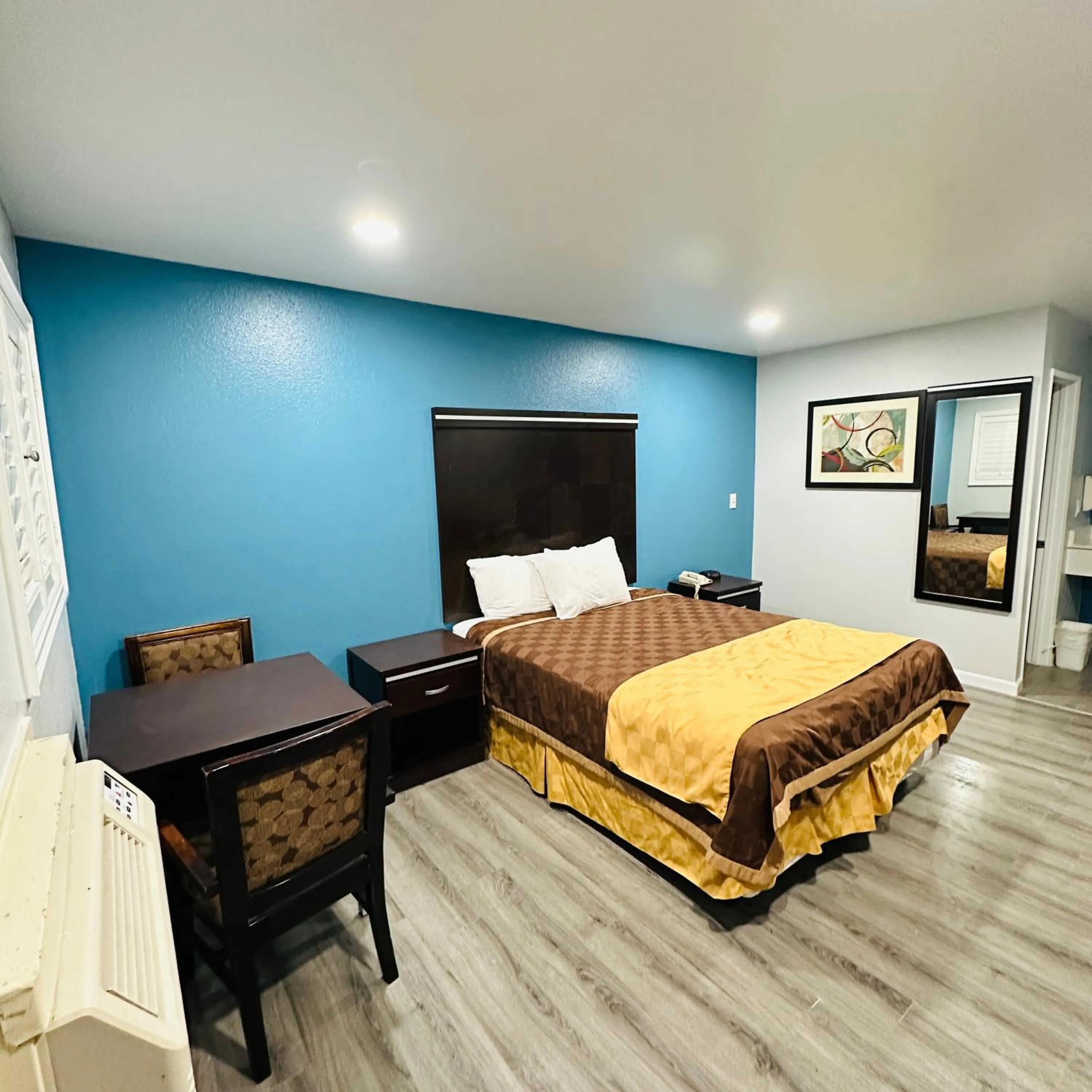 Bed in Americas Best Value Inn Calimesa