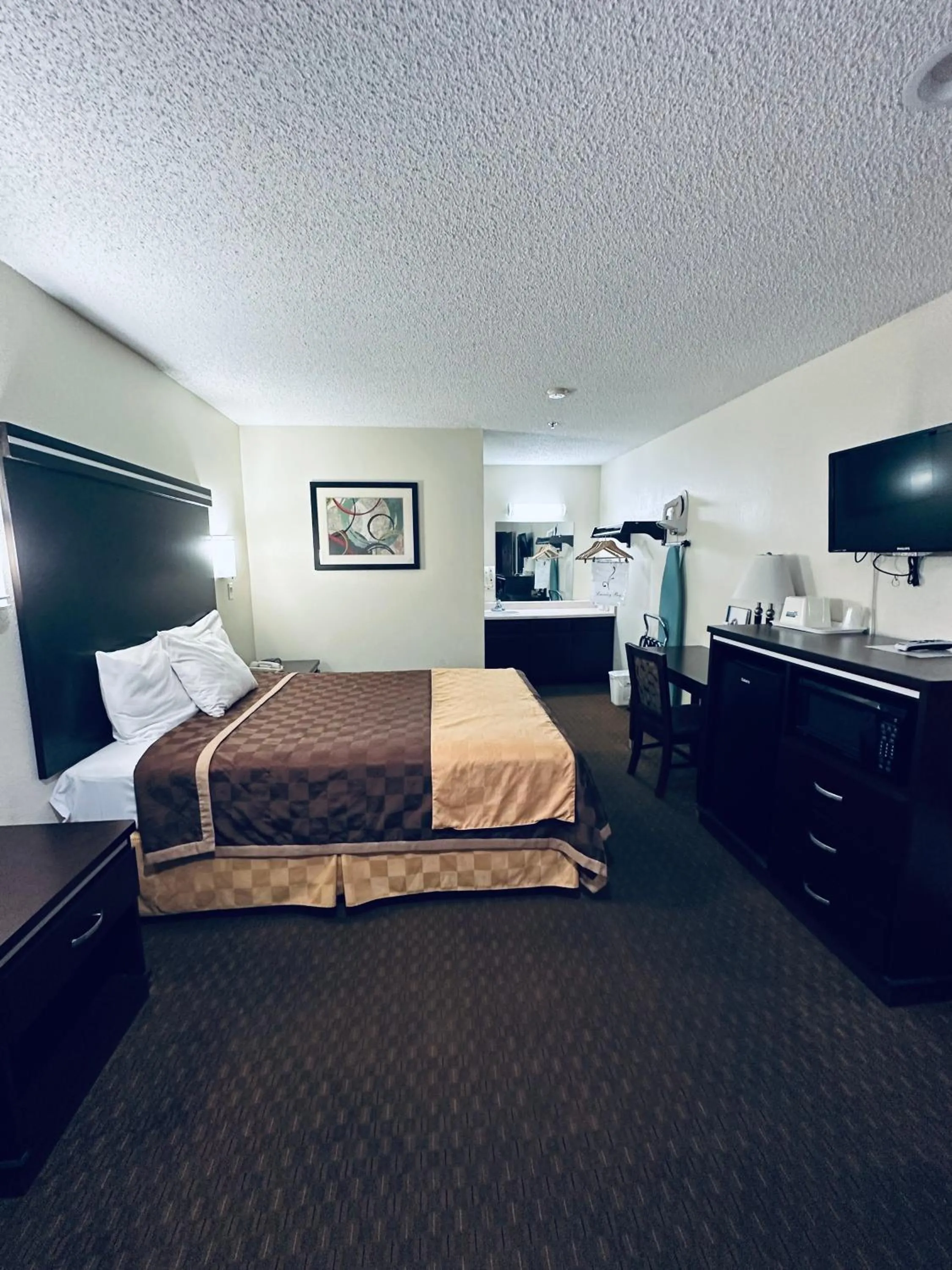 Bed in Americas Best Value Inn Calimesa