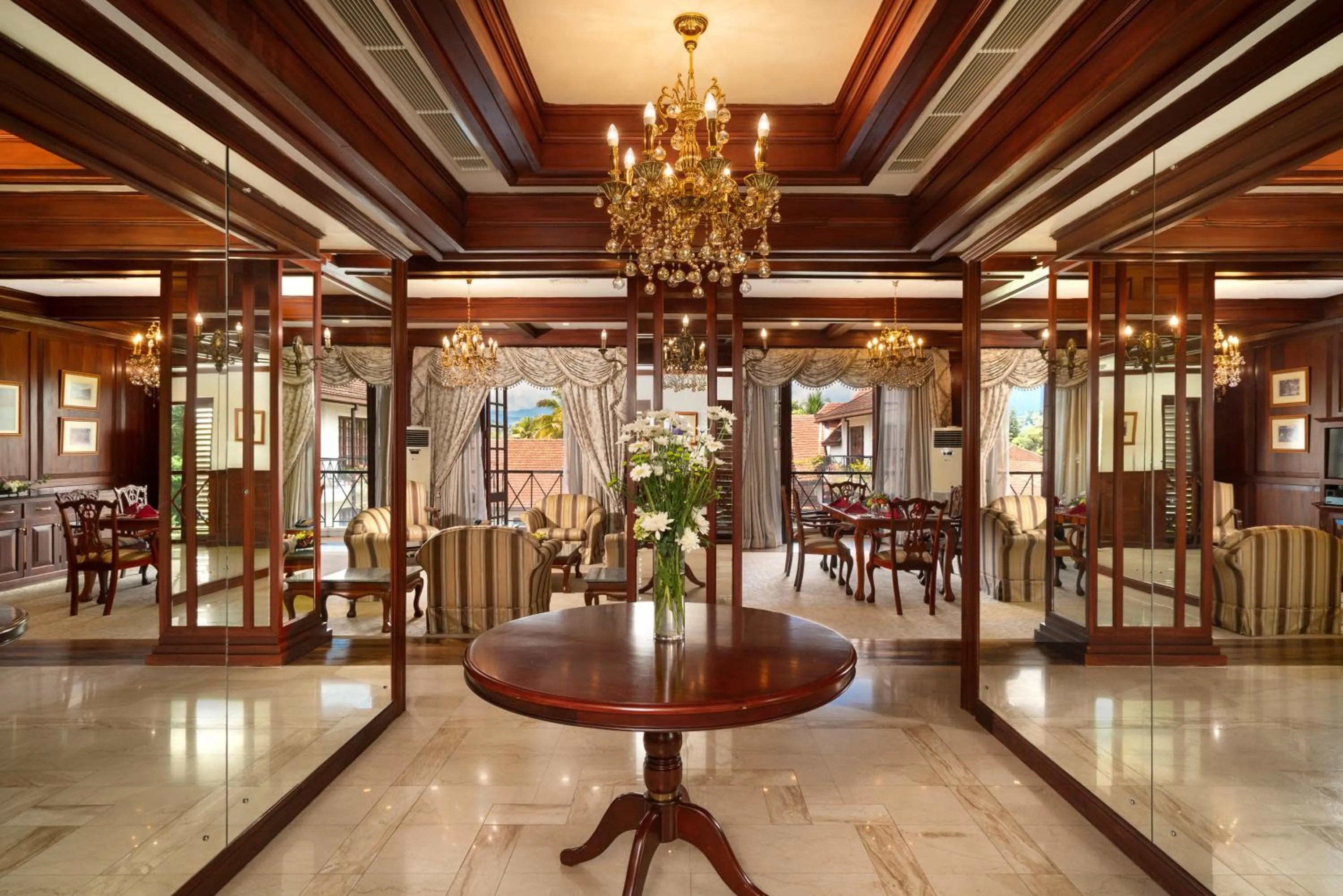 Living room in Mahaweli Reach Hotel