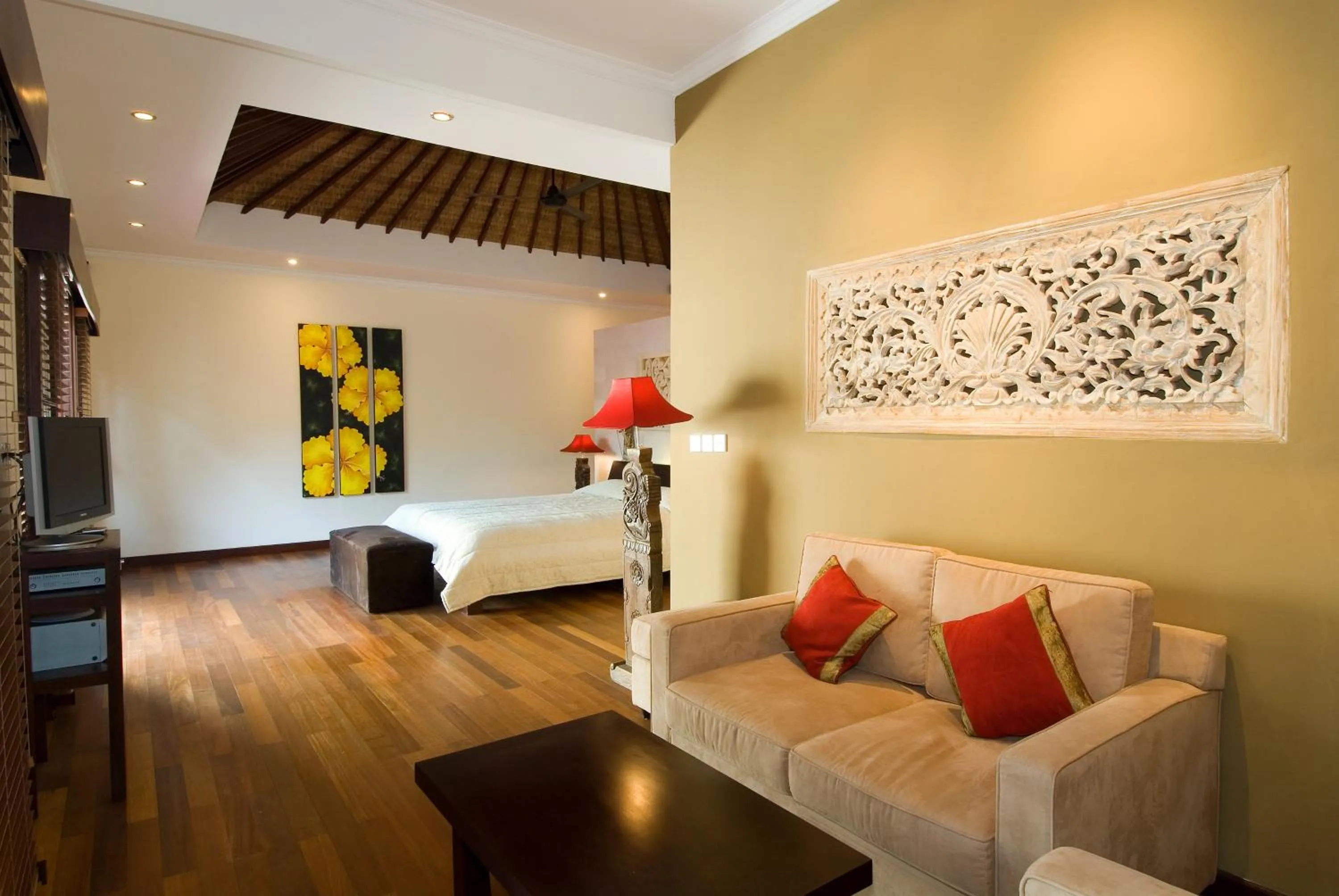 Living room, Bed in Ellora Villa