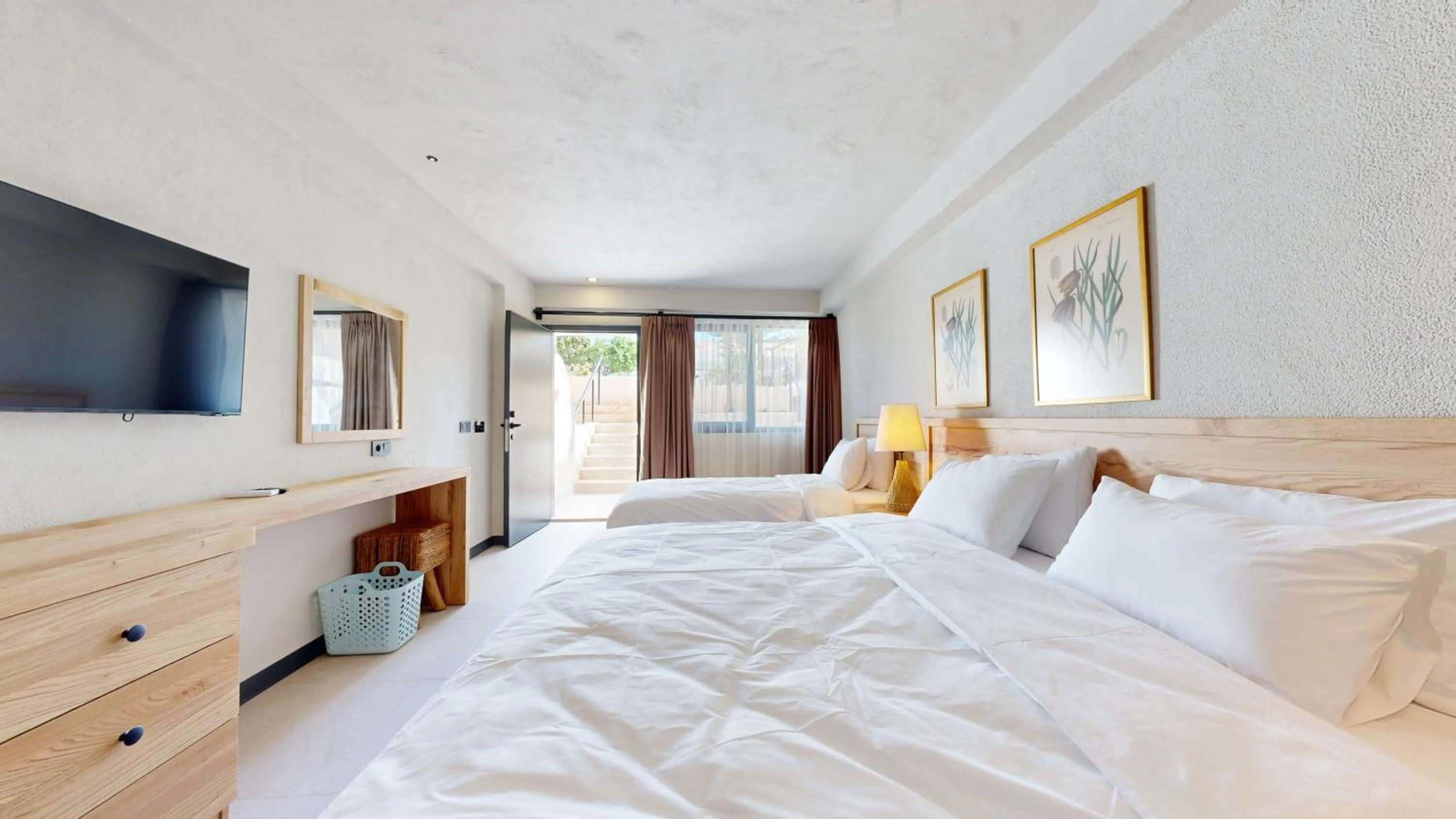 Facade/entrance, Bed in Unsal Hotel