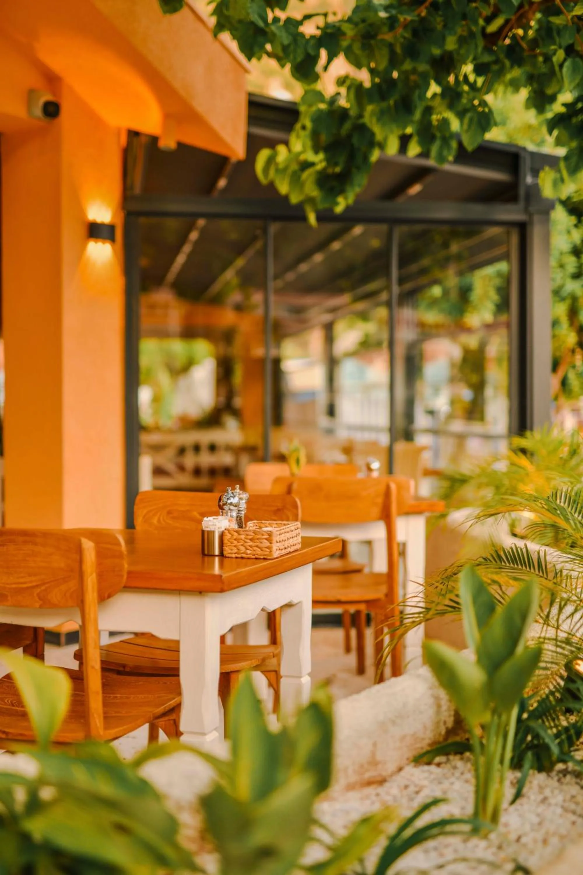 Restaurant/places to eat in Unsal Hotel