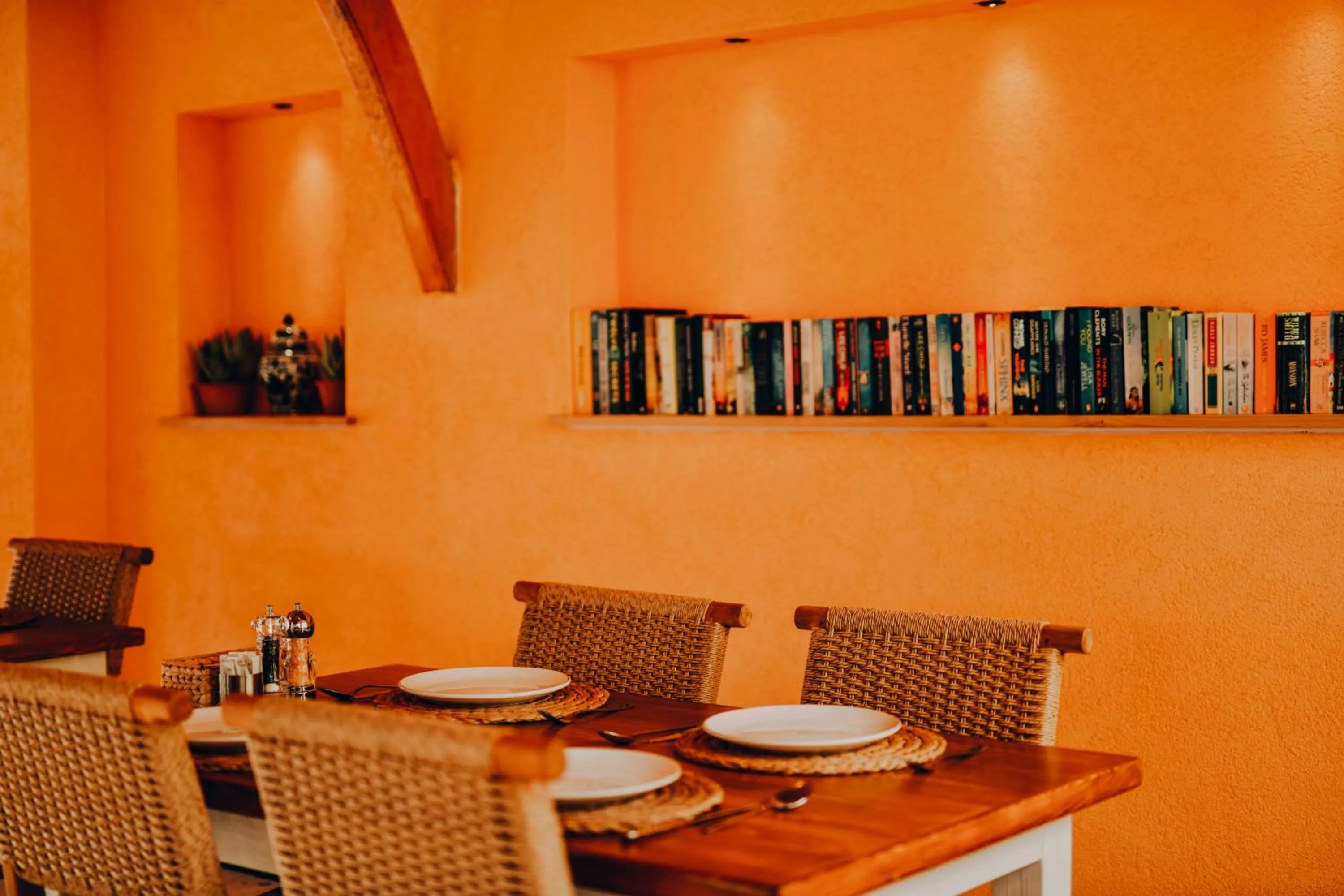 Restaurant/places to eat in Unsal Hotel