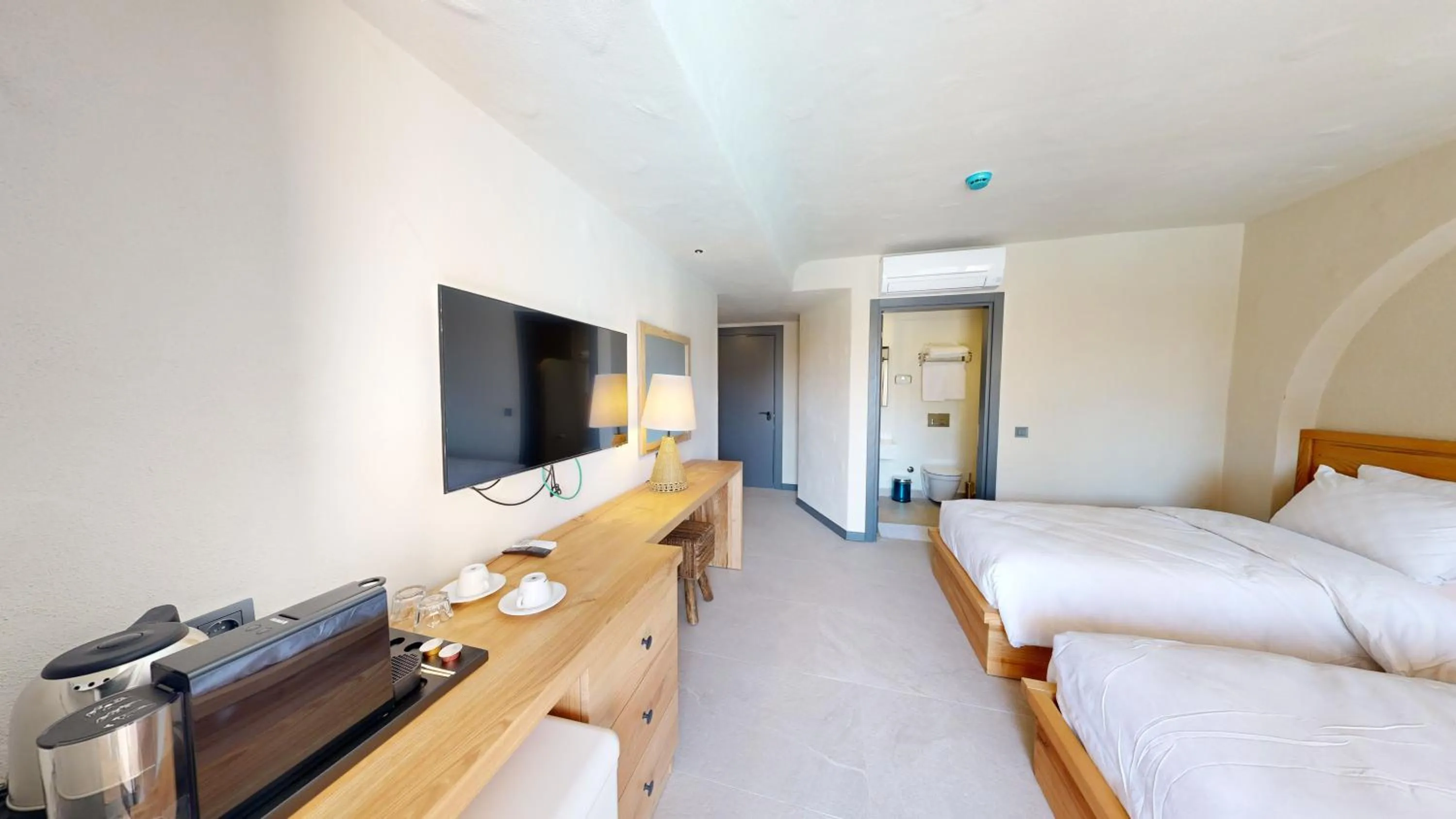 Photo of the whole room, Bed in Unsal Hotel