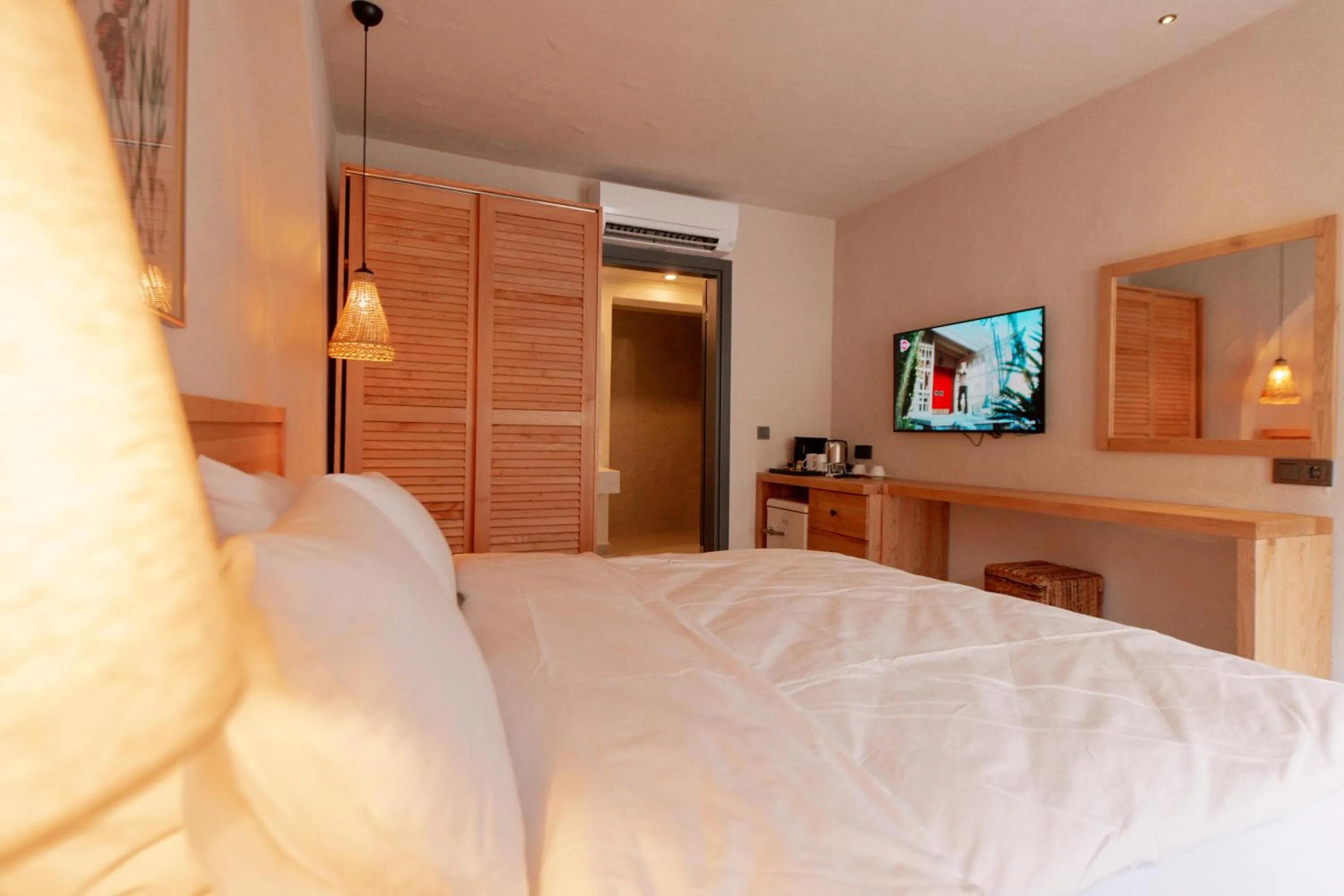 wardrobe, Bed in Unsal Hotel