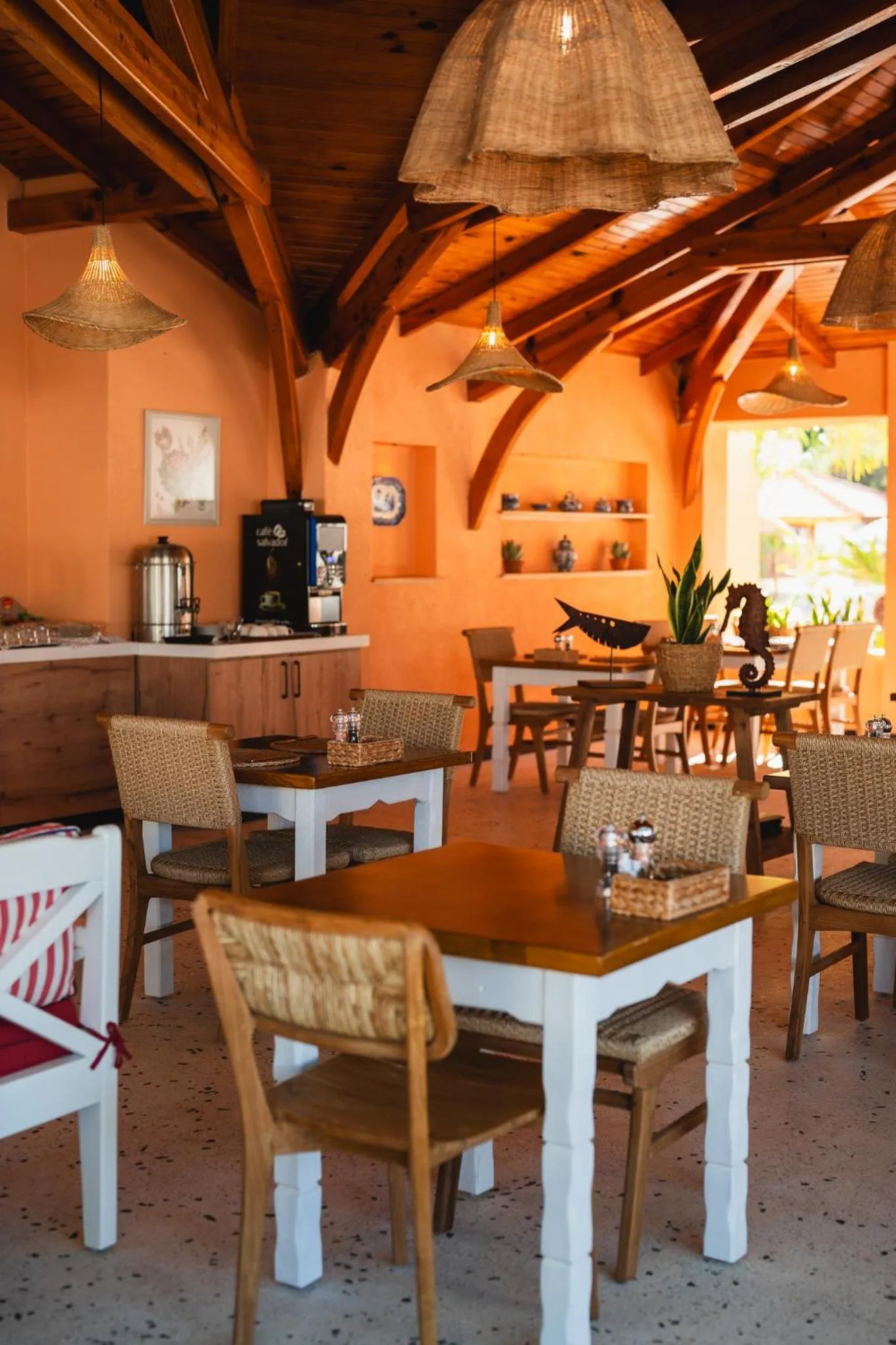 Restaurant/places to eat in Unsal Hotel