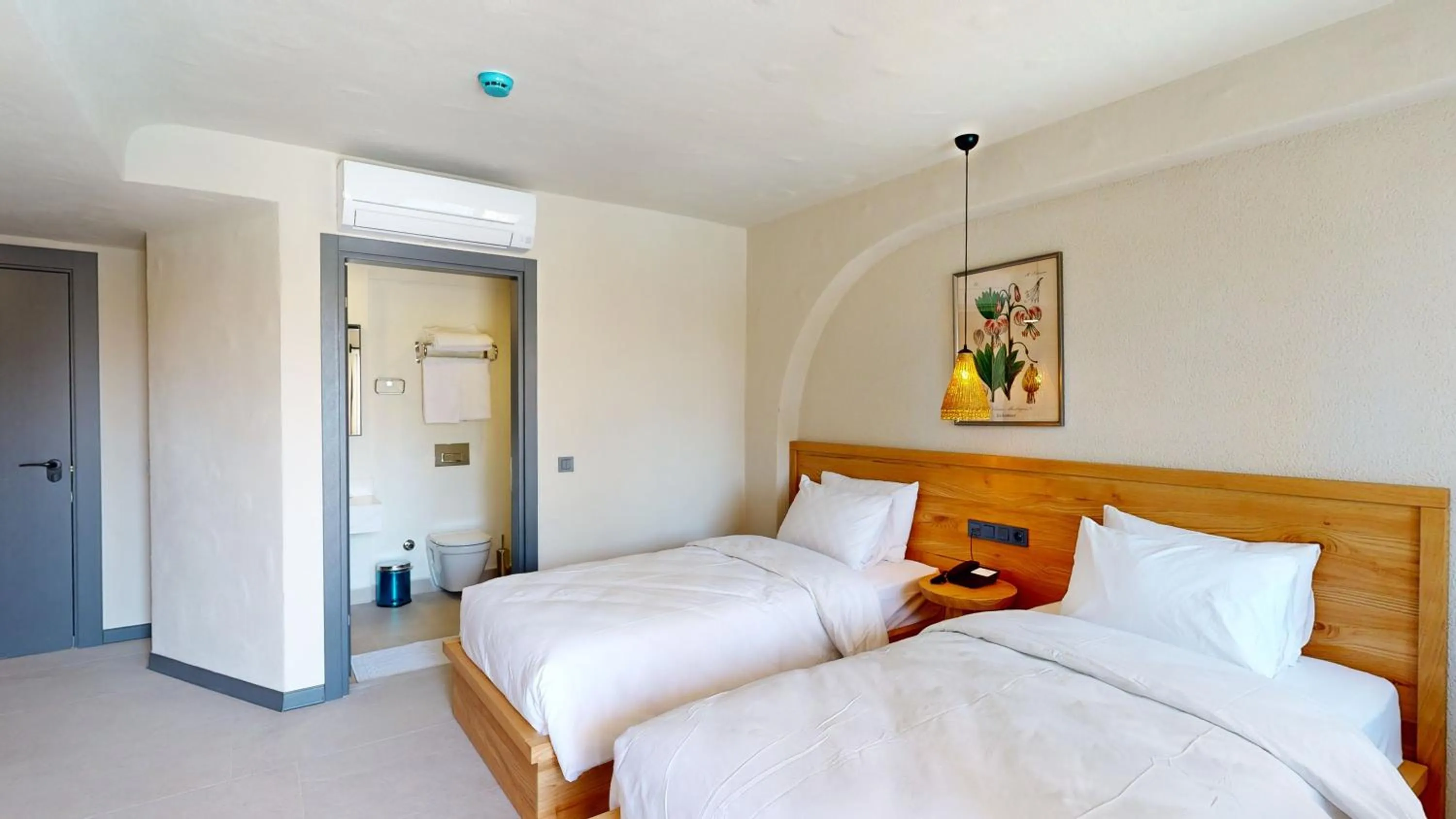 Bedroom, Bed in Unsal Hotel