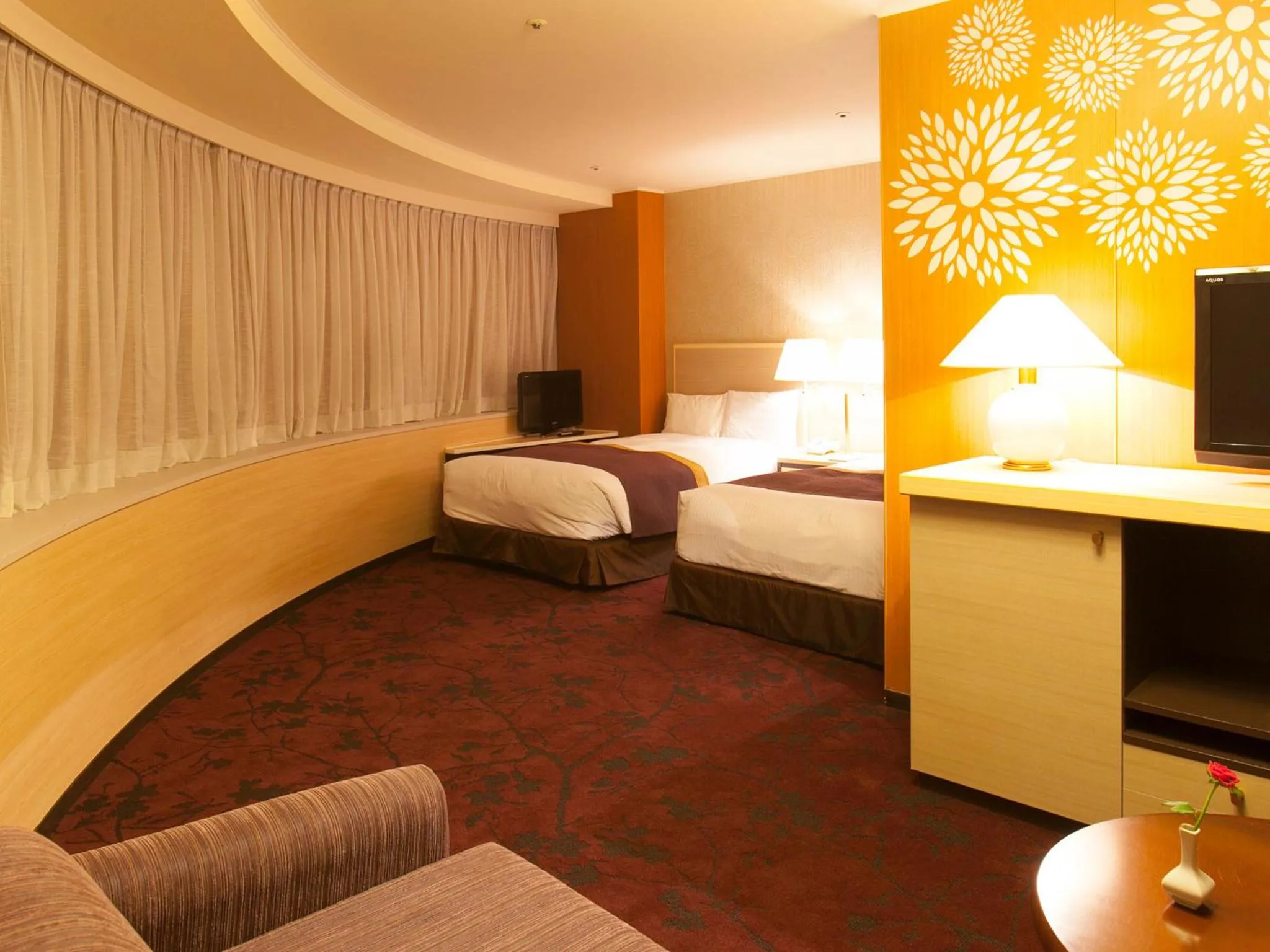 Photo of the whole room, Bed in Chofu Creston Hotel