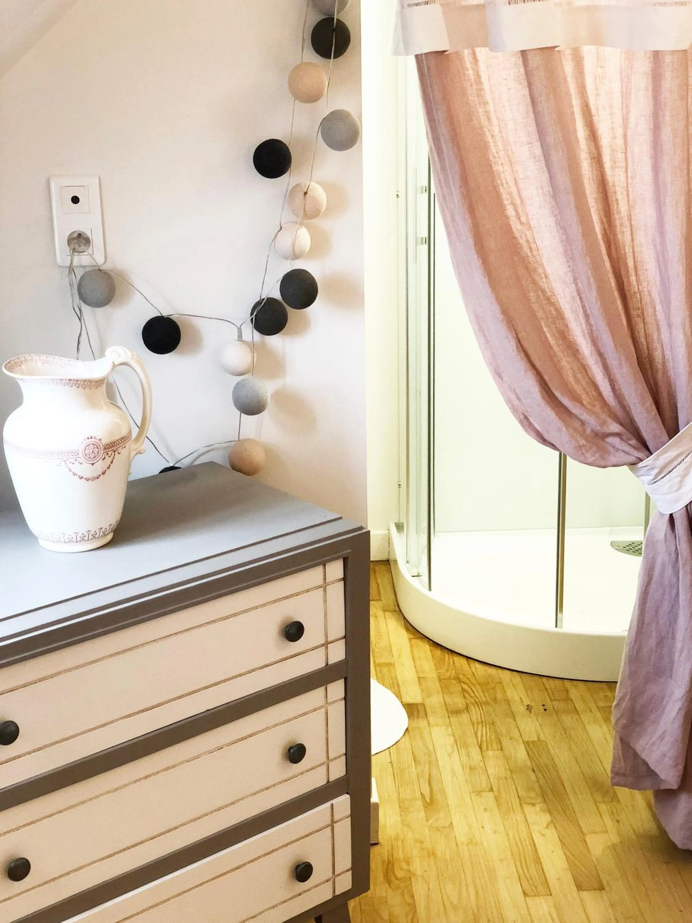 Photo of the whole room in Il était une fois à l'Ouest "Lamballe-Armor"