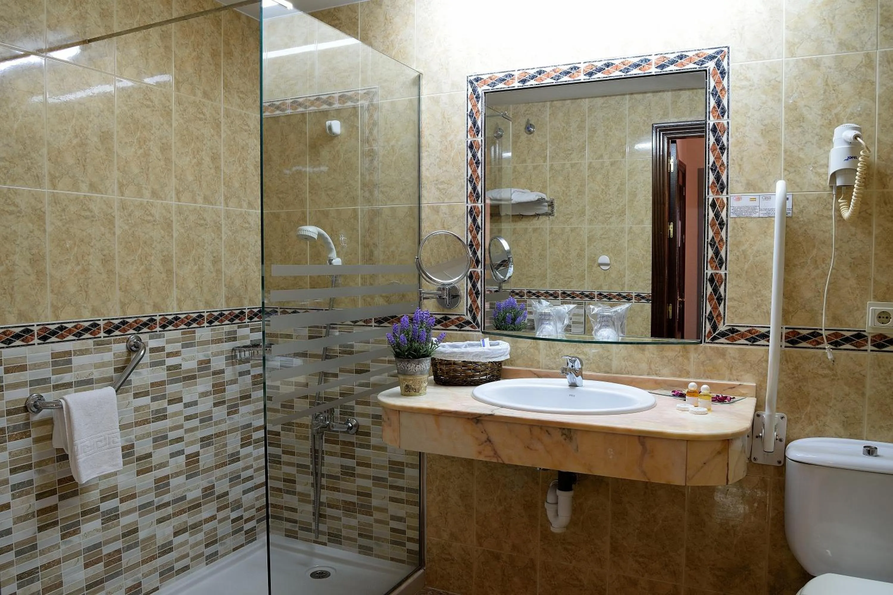 Bathroom in Hotel Mari Carmen