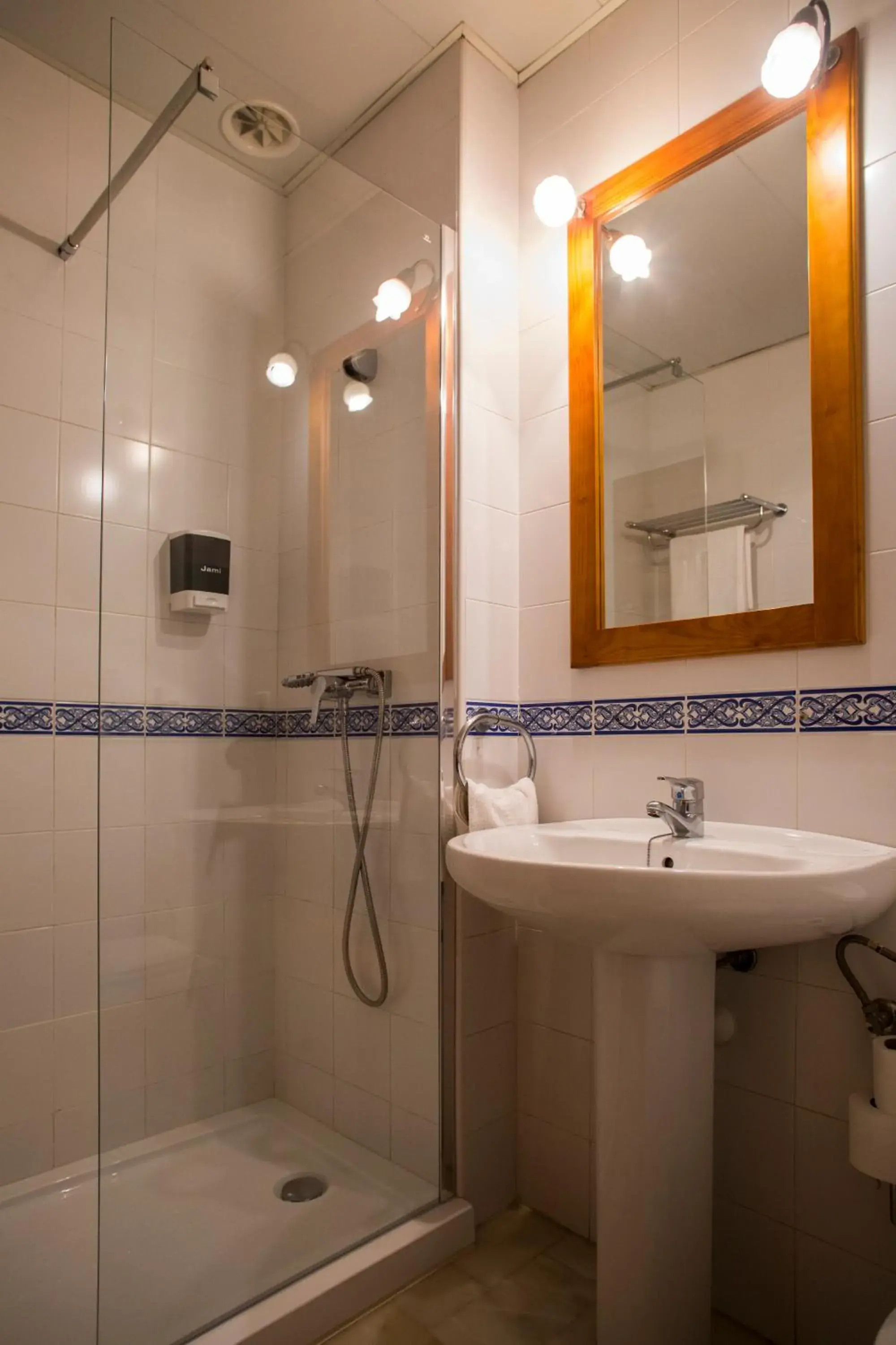 Single Room in Hotel Mairena Single Room in Hotel Mairena