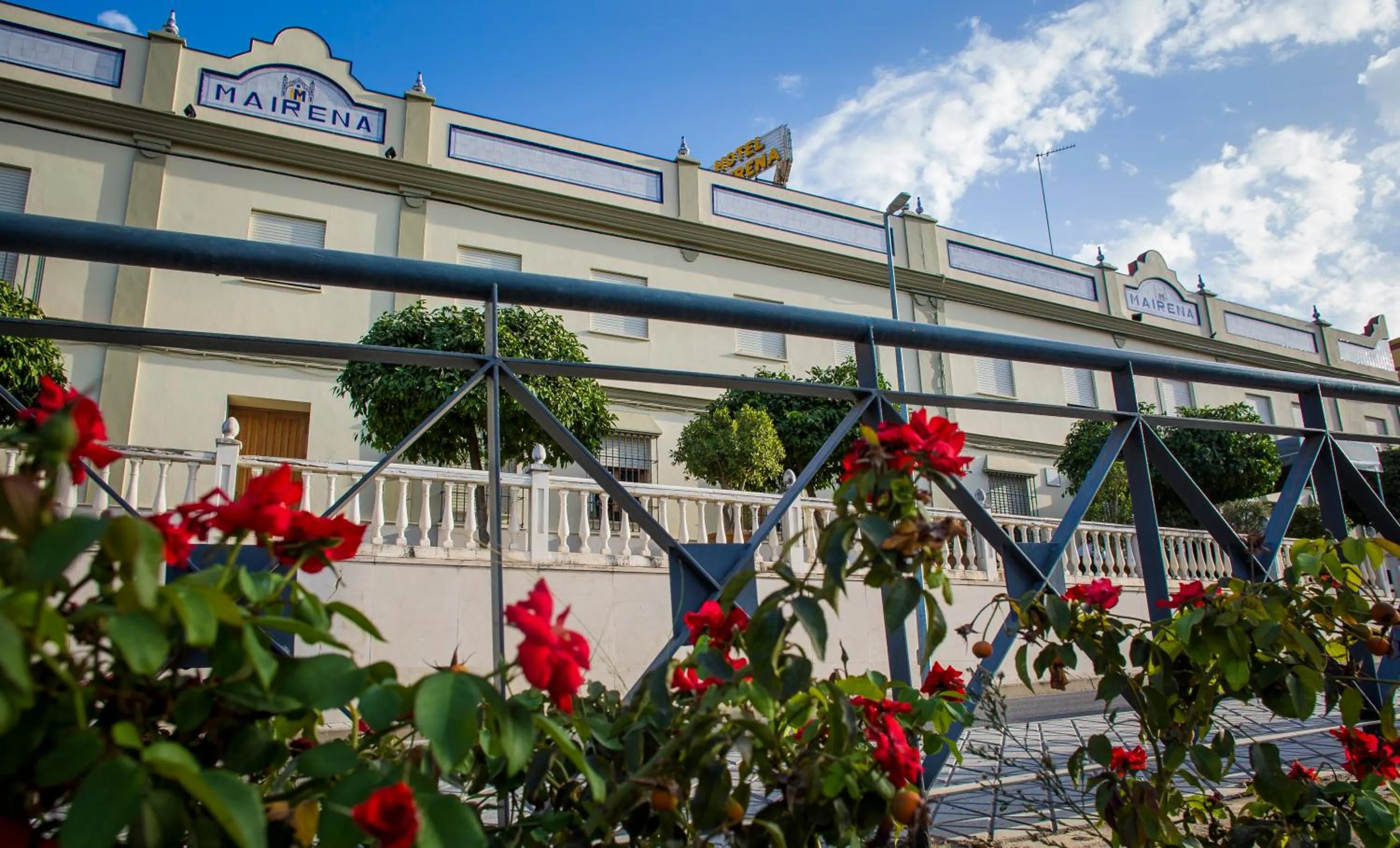 Facade/entrance in Hotel Mairena
