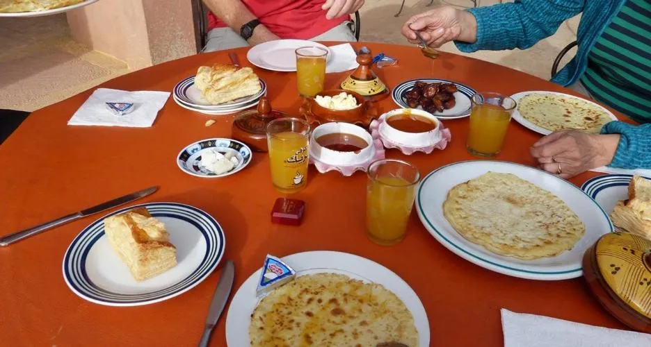 Food and drinks in kasbah Ait arbi