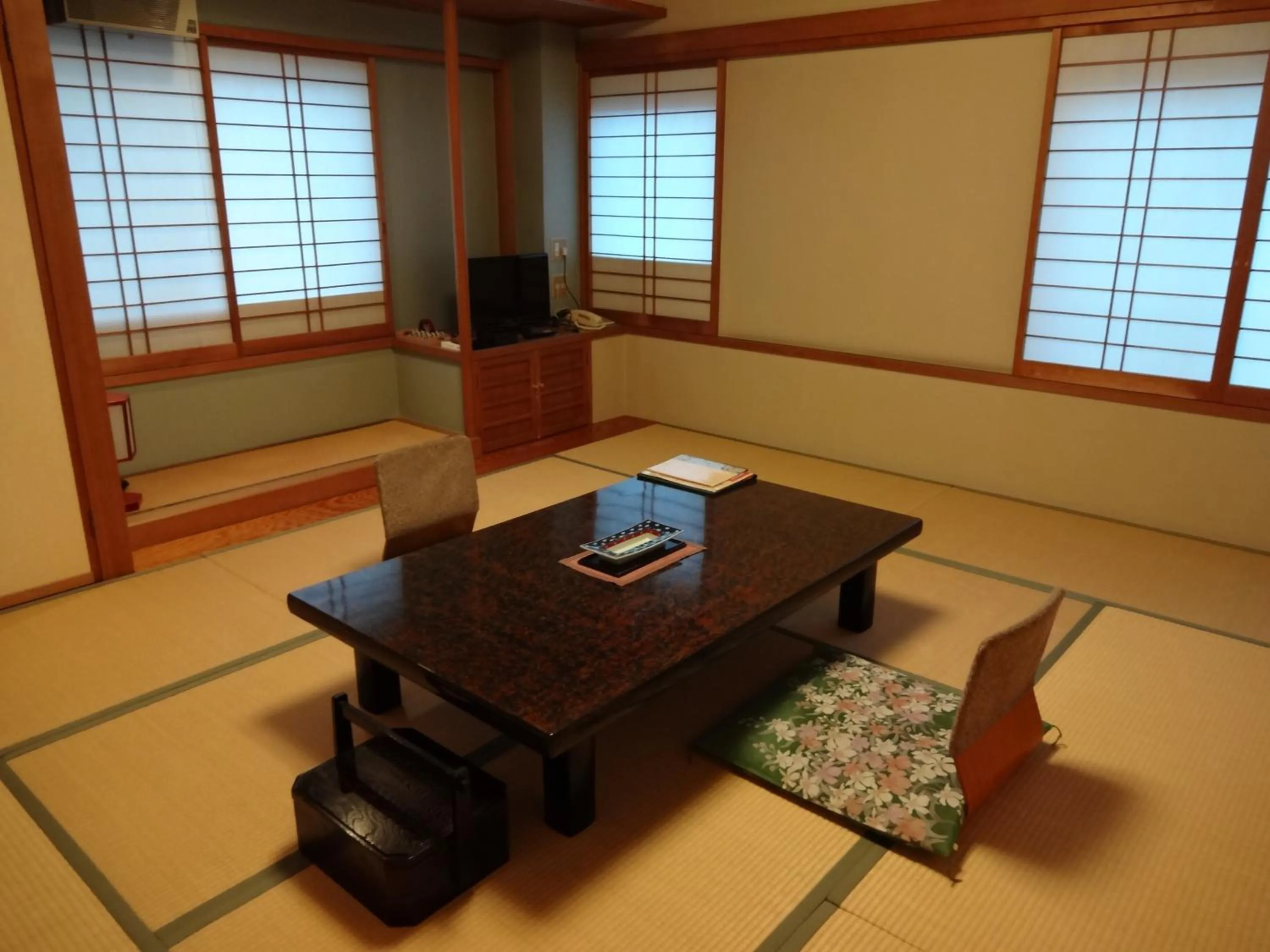 Photo of the whole room in Kanemidori