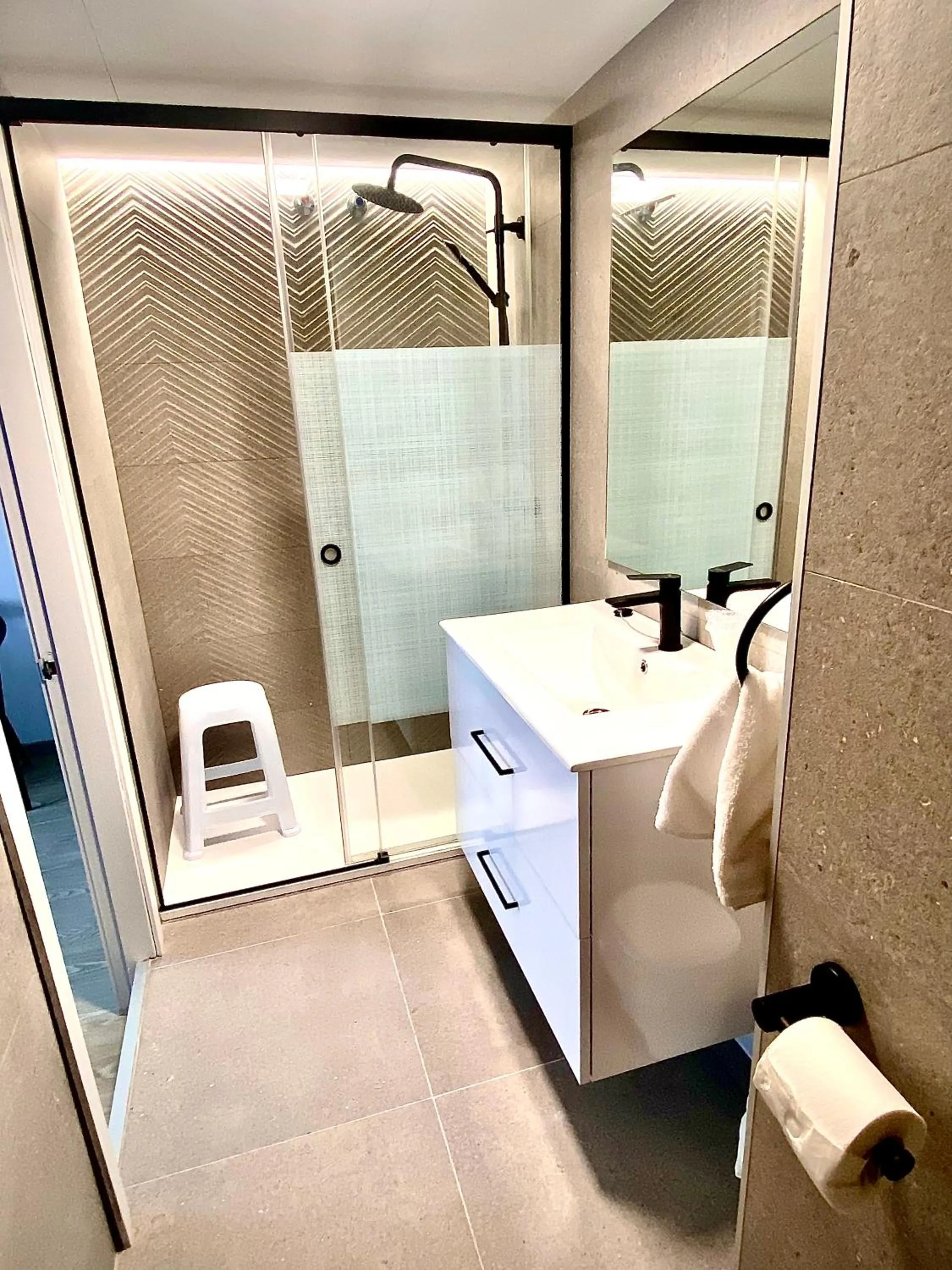 Shower in Hotel Rio Mar