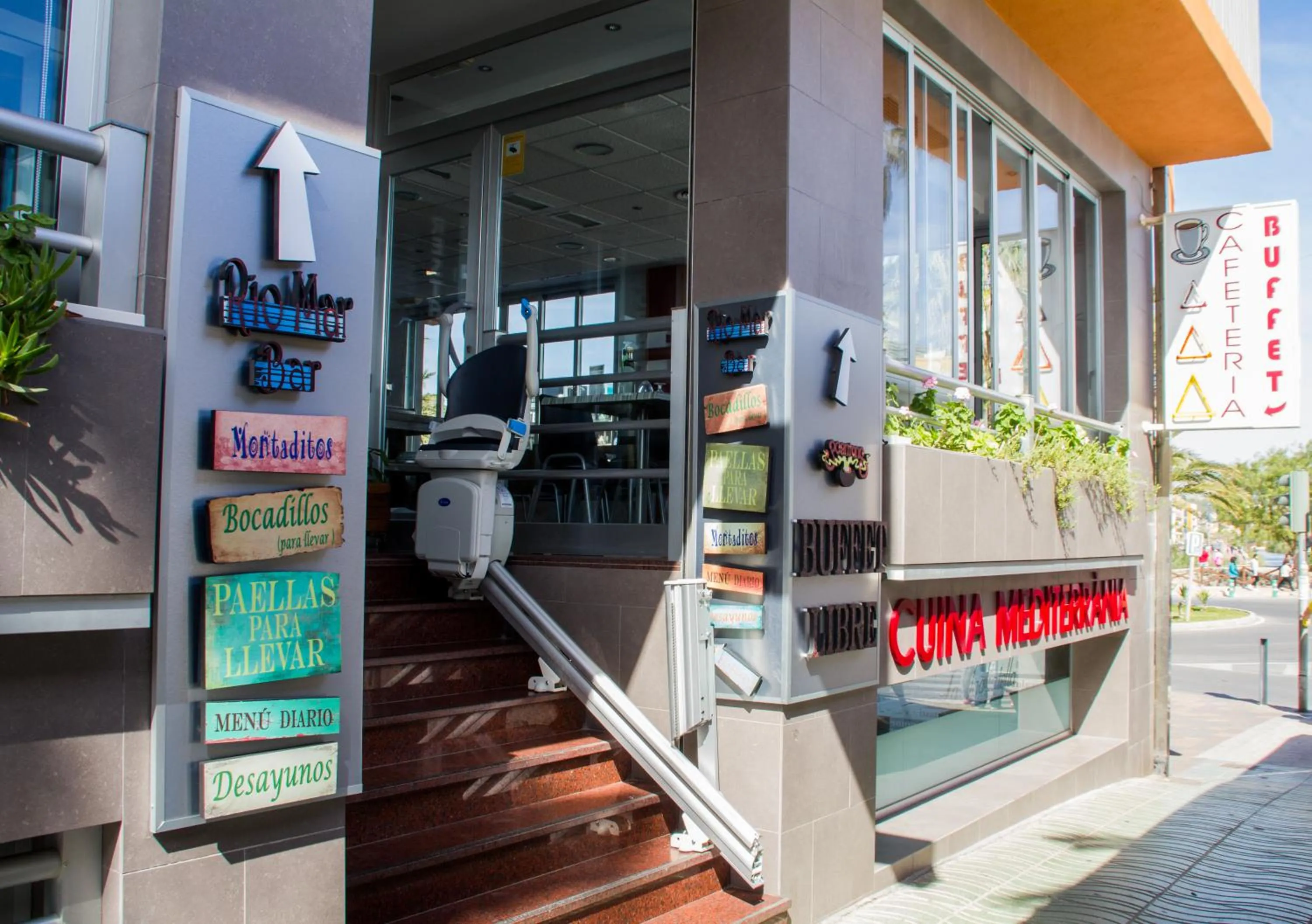 Restaurant/places to eat in Hotel Rio Mar