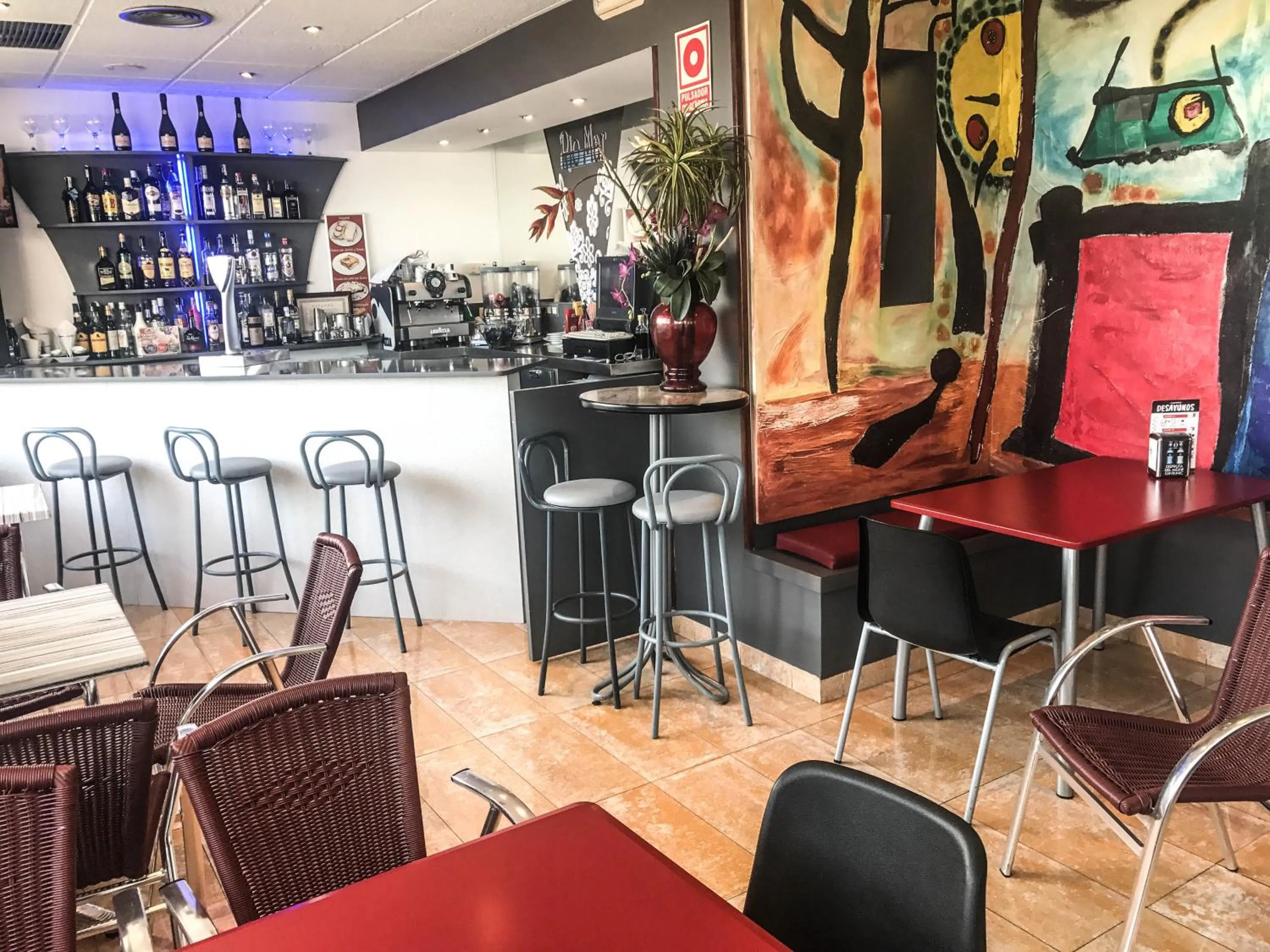 Lounge or bar in Hotel Rio Mar
