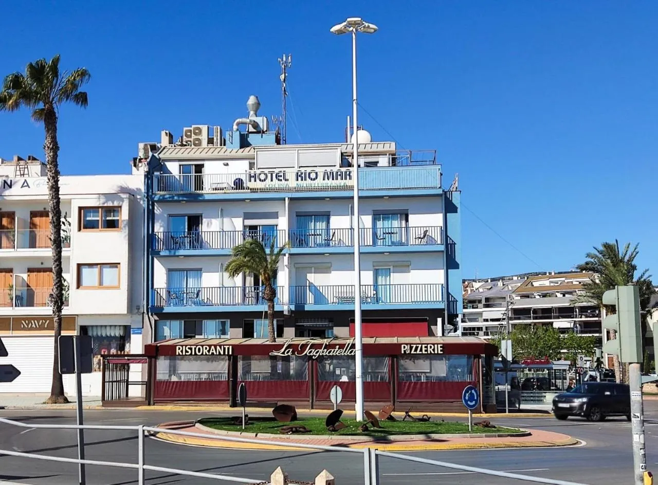 Property building in Hotel Rio Mar