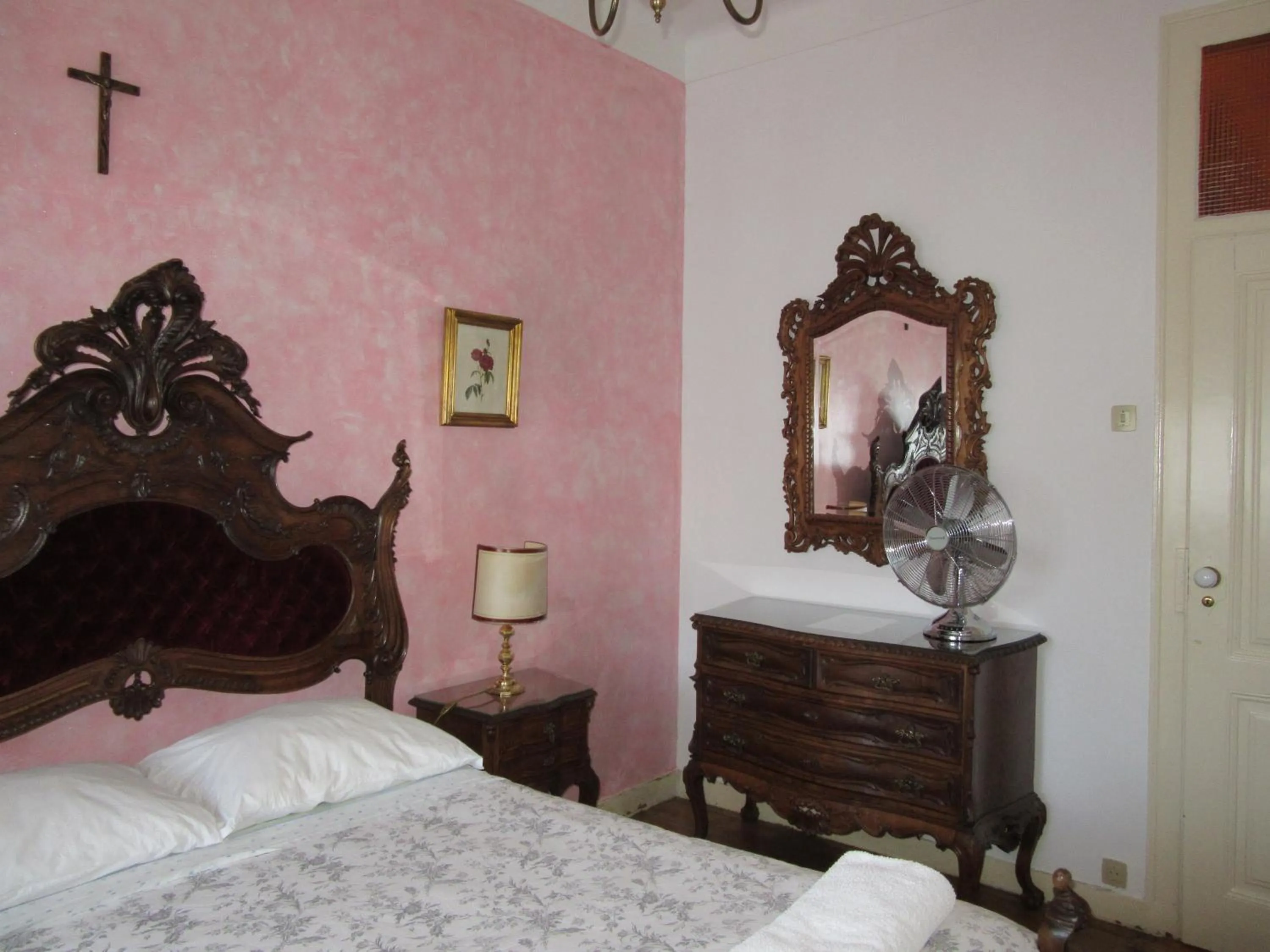 Decorative detail, Bed in Family Macedo
