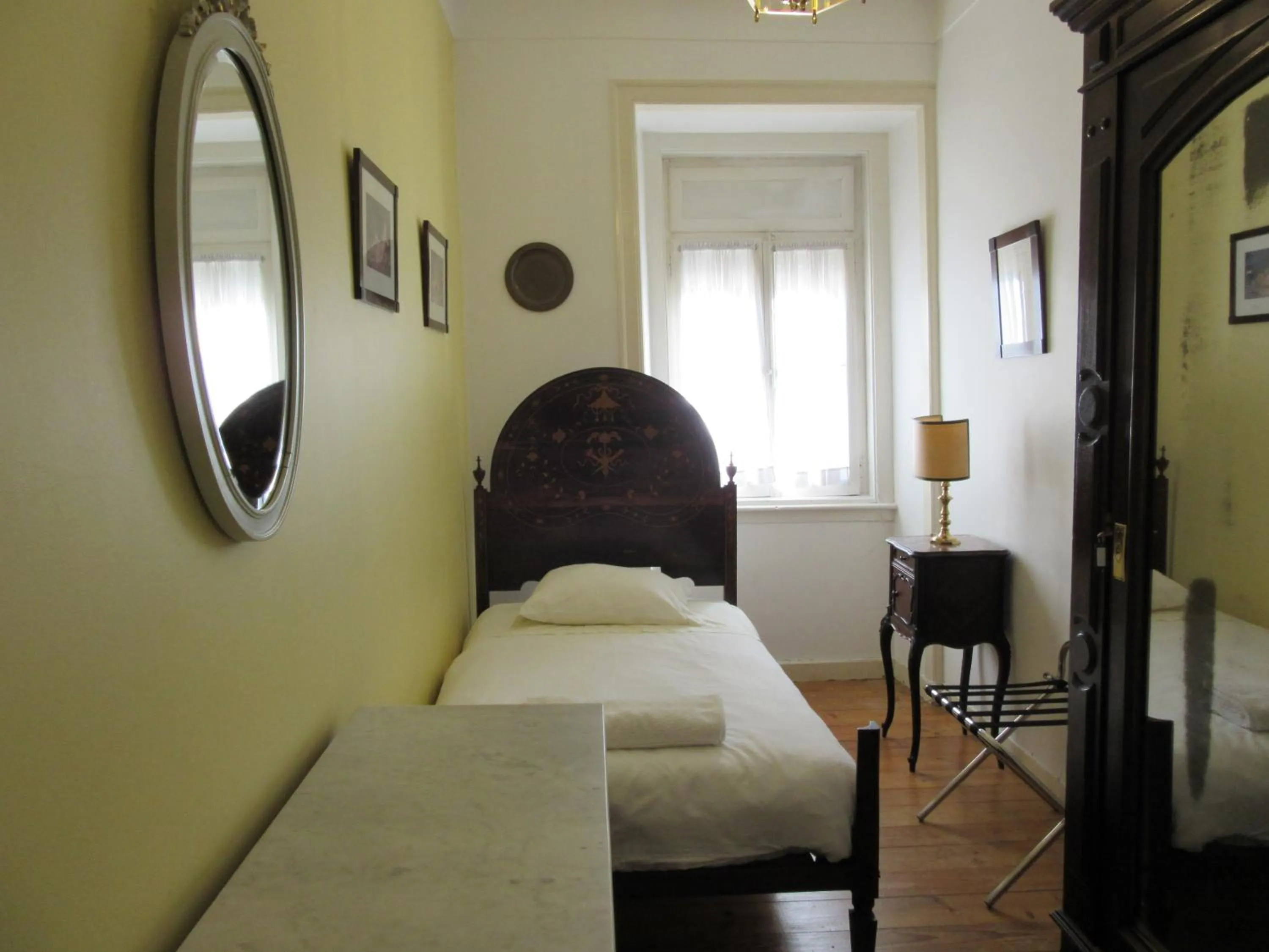 Decorative detail, Bed in Family Macedo