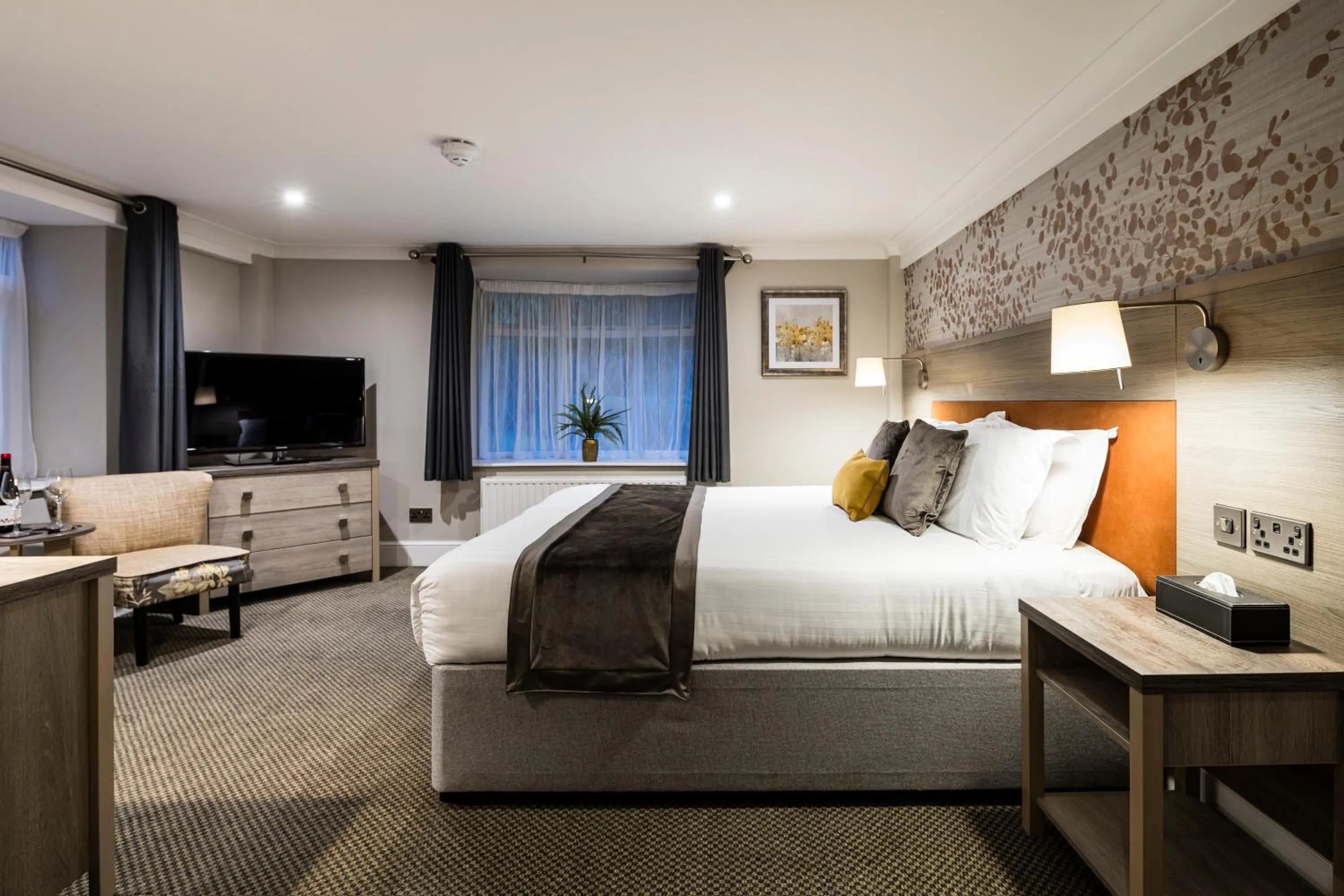 Bedroom, Bed in The Holt Hotel